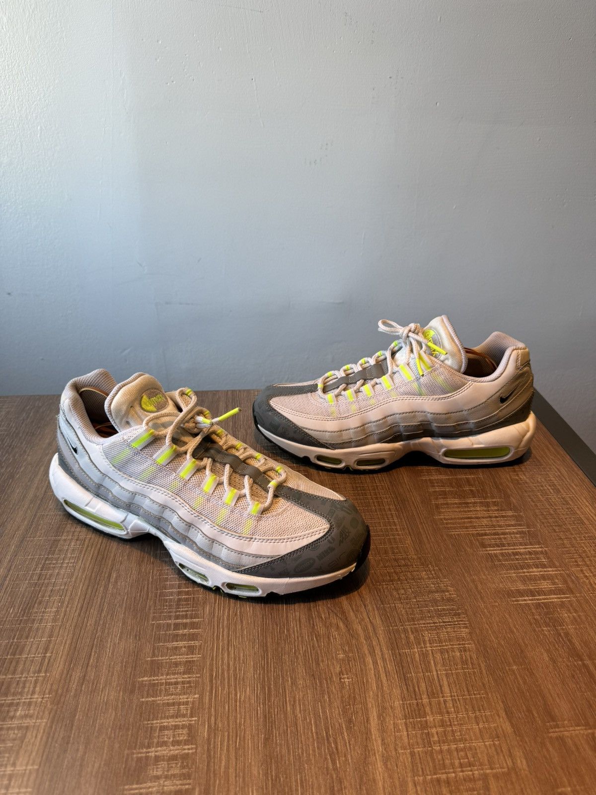 Nike Nike Air Max 95 Retro Logos Gray White Volt Green Men 10 Size US 10 / EU 43 - 2 Thumbnail