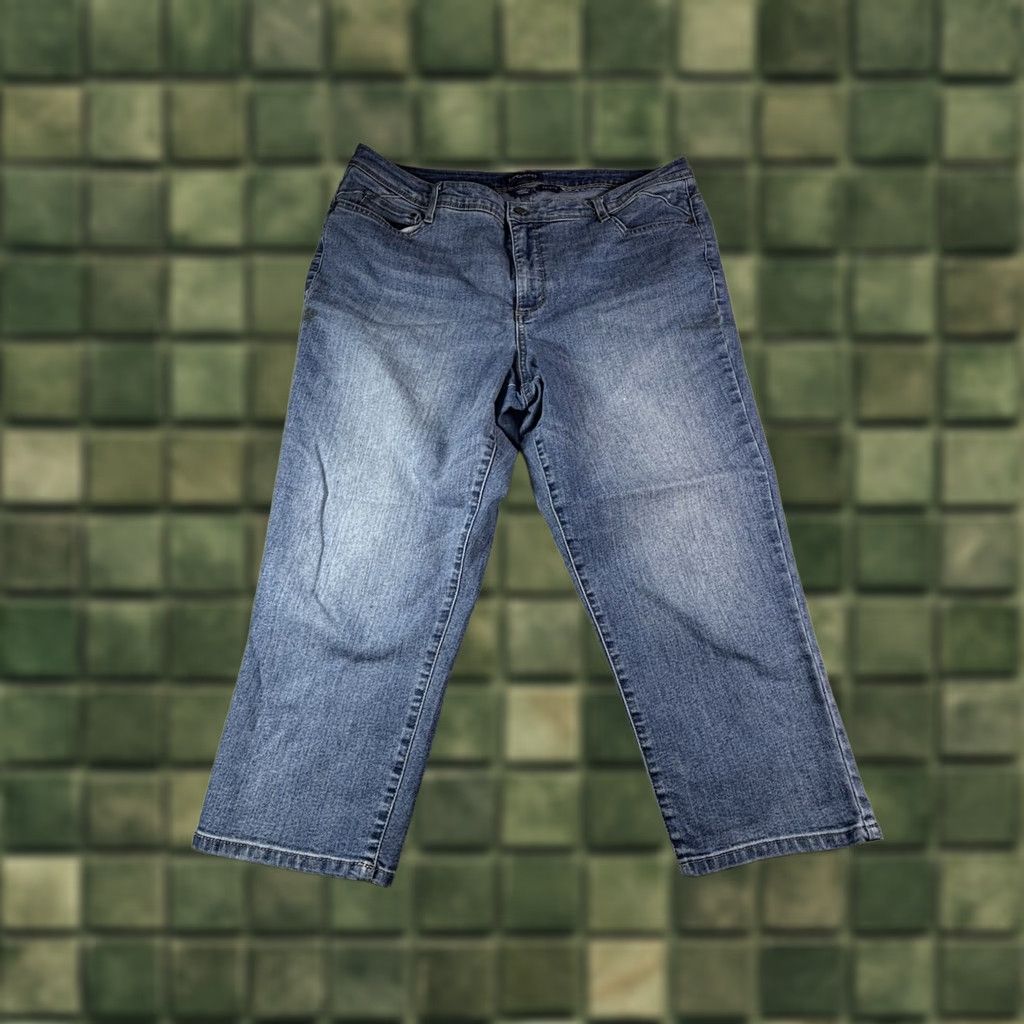 Vintage Bandolino Selene Capri Jeans Women’s Sz 16 Medium Wash Blue 5-Pocket Denim Stretch Regular Rise Mid Inseam 22 in Menus? Size 38" / US 16 / IT 52 - 1 Thumbnail