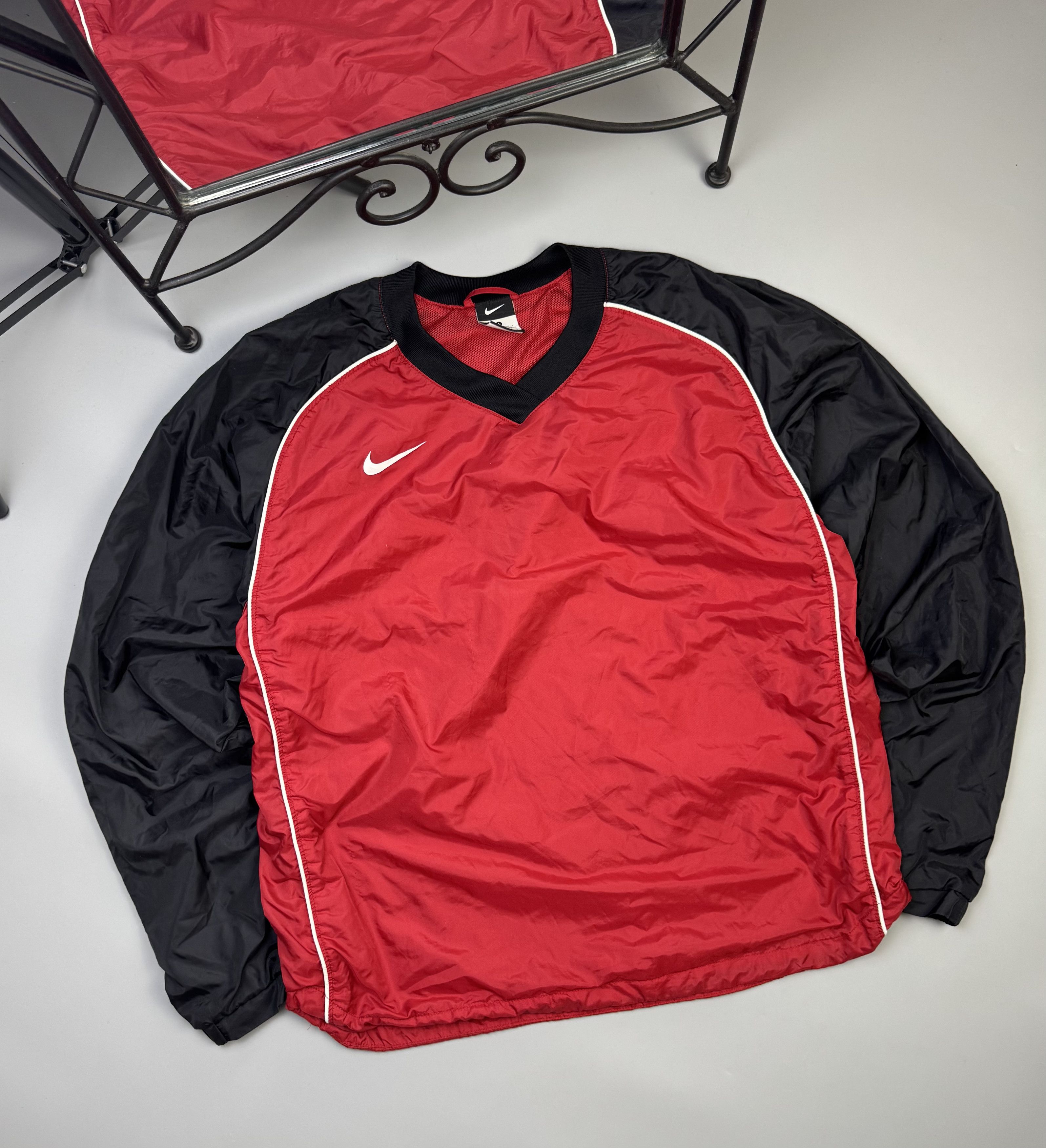 Nike Nike vintage nylon sweatshirt v-neck Size US L / EU 52-54 / 3 - 1 Thumbnail