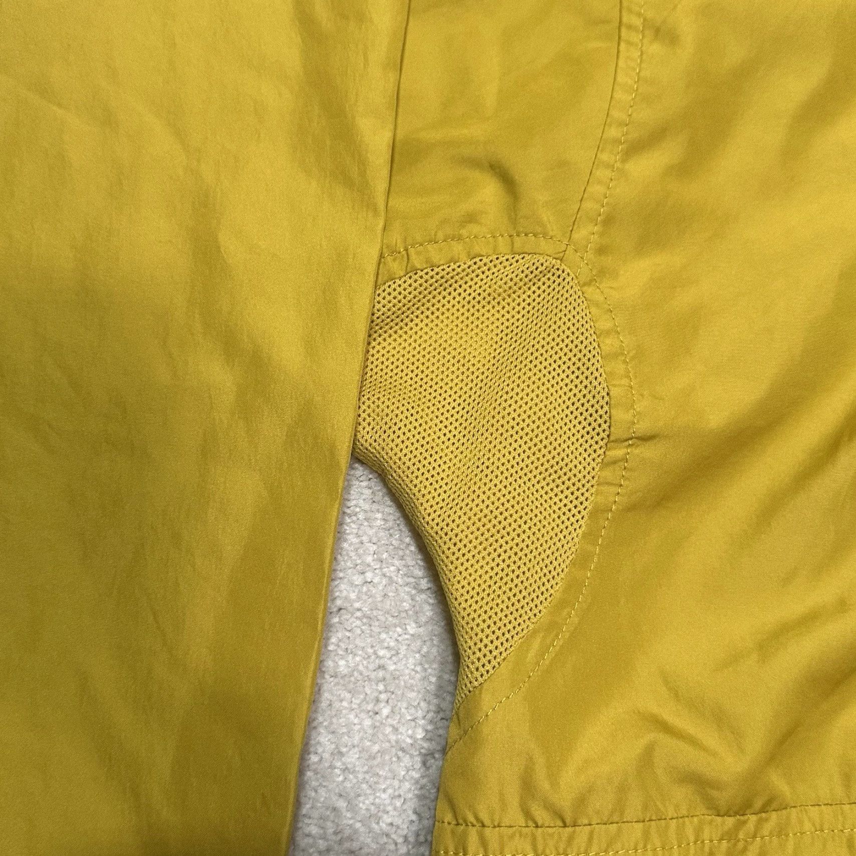 Nike VINTAGE Nike Windbreaker Anorak Jacket Mens XL Gold Mini Swoosh Windbreaker Jacket Logo Nike Team Mens XL Gold Size US XL / EU 56 / 4 - 6 Thumbnail