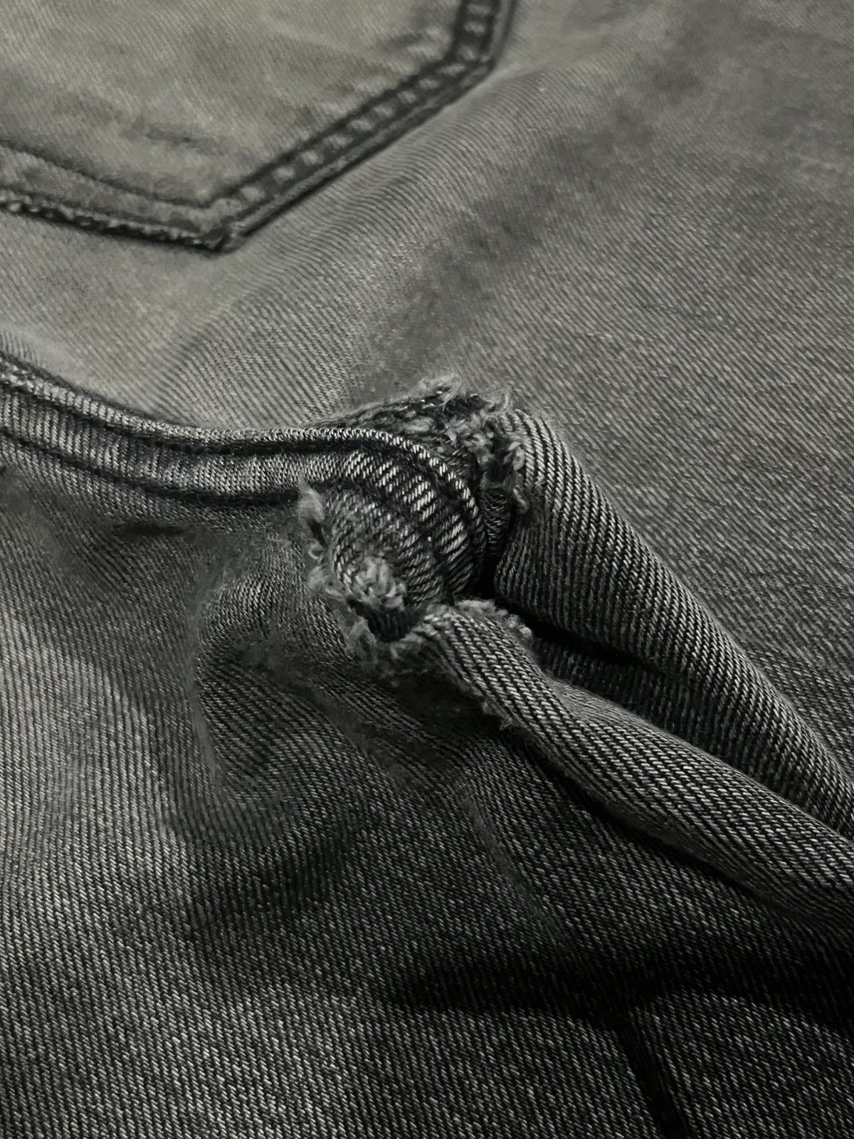 Japanese Brand × Jun Takahashi × Uniqlo Vintage Japanese Brand Uniqlo Distressed Loose Fit Jeans Size US 32 / EU 48 - 8 Thumbnail