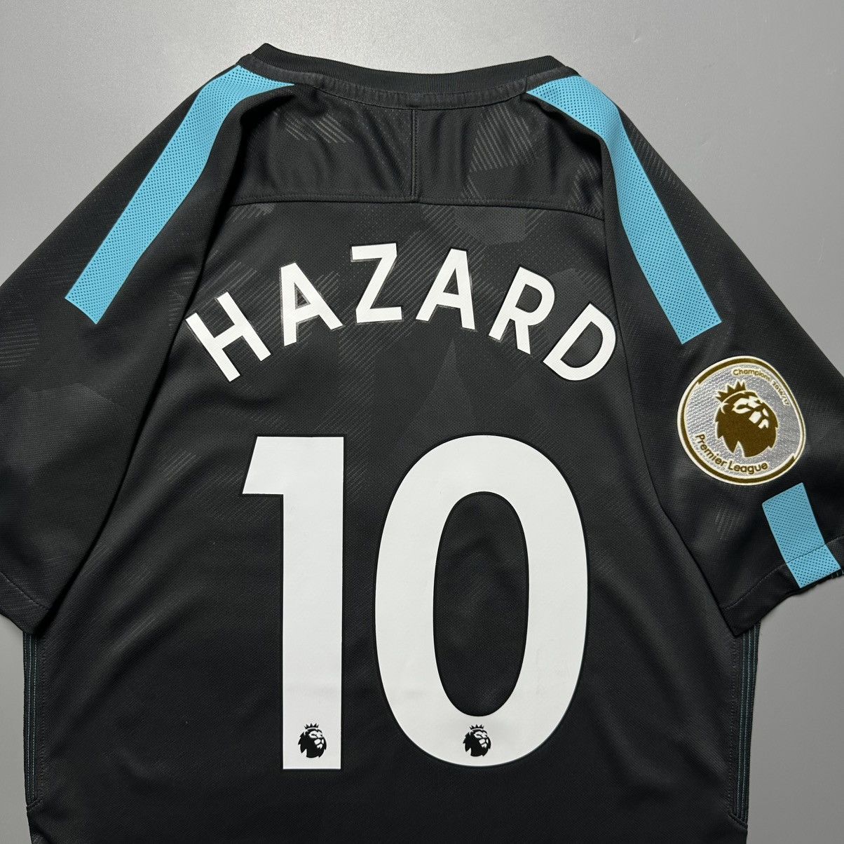 Vintage CHELSEA NIKE 2017/2018 FOOTBALL THIRD JERSEY #10 EDEN HAZARD Size US M / EU 48-50 / 2 - 11 Thumbnail