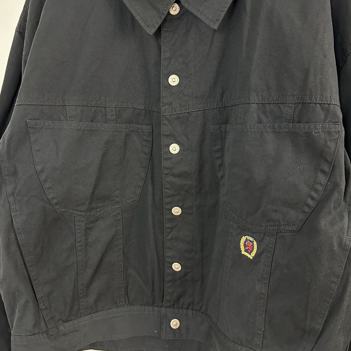 Tommy Hilfiger × Vintage Vintage Tommy Hilfiger Lion Crest Trucker Jacket XL Size US XL / EU 56 / 4 - 3 Thumbnail