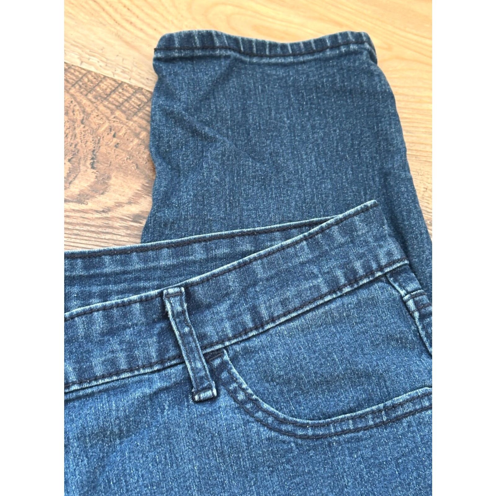 Old Navy WOMEN'S OLD NAVY SUPER SKINNY JEANS SIZE 14 NAVY BLUE MEDIUM WASH Size 36" / US 14 / IT 50 - 3 Thumbnail
