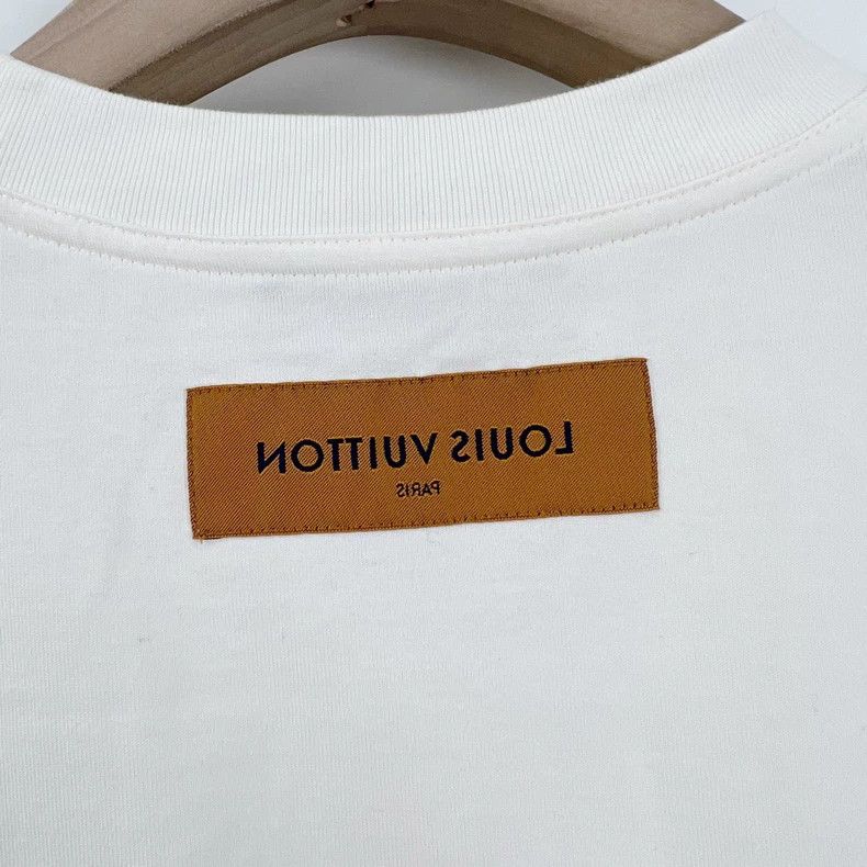 Louis Vuitton Louis Vuitton Chest embossed logo short sleeve Size US XS / EU 42 / 0 - 6 Thumbnail