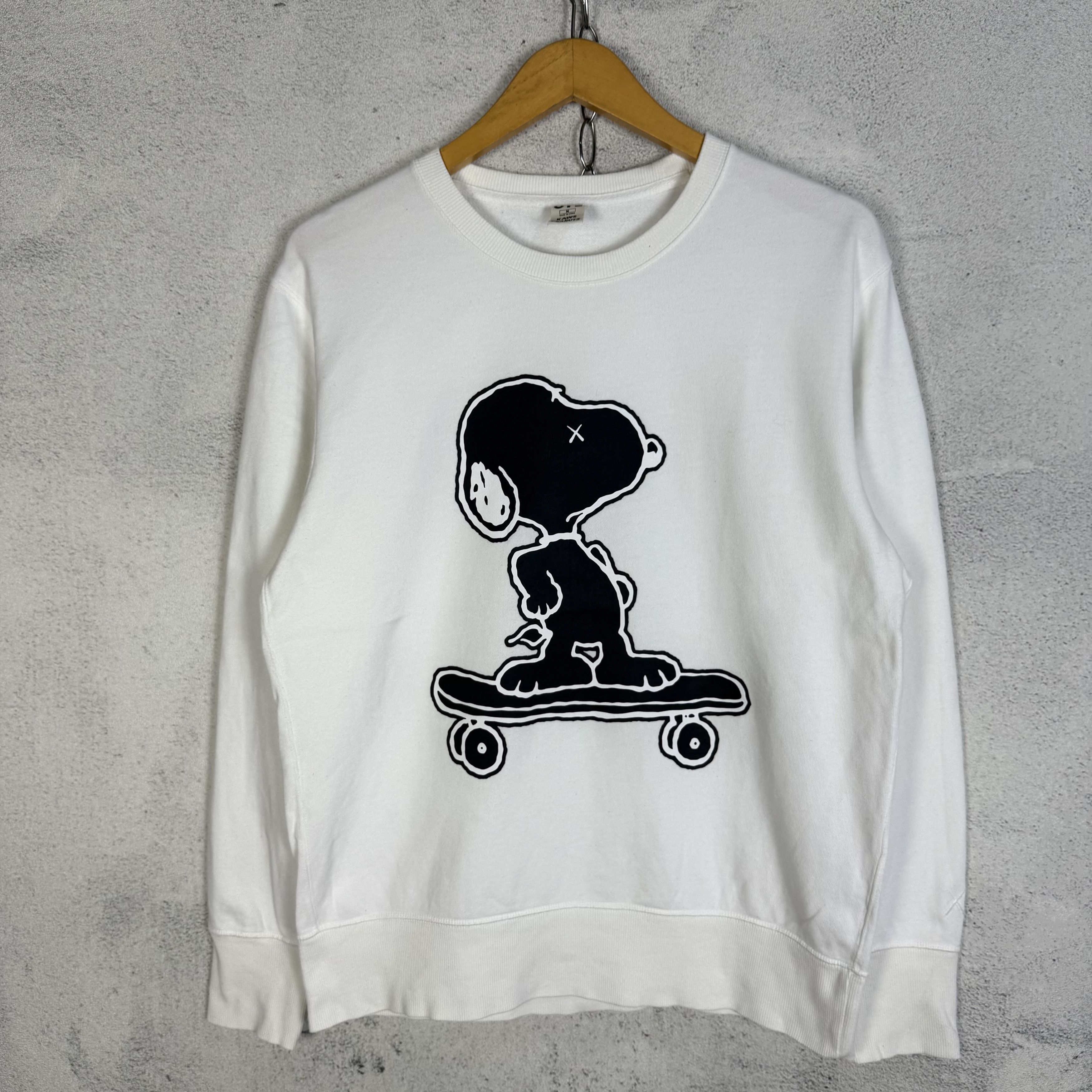 Kaws × Uniqlo Uniqlo Kaws Snoopy Peanuts Sweatshirt Crewneck Size US S / EU 44-46 / 1 - 1 Thumbnail