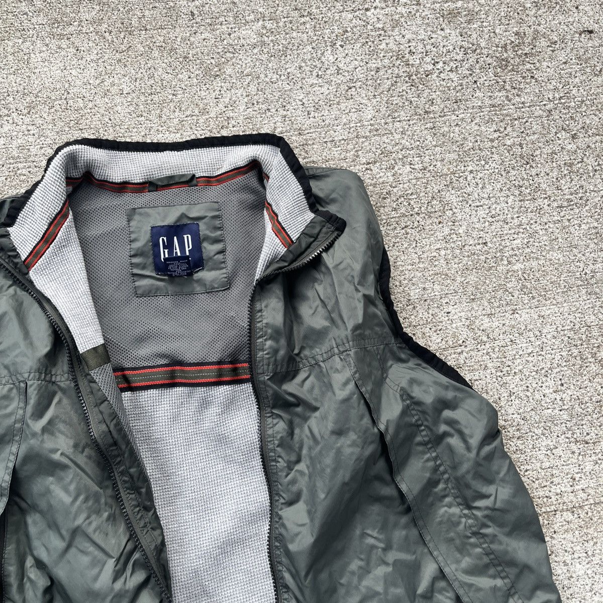 Gap Vintage GAP Windbreaker Vest Y2K 00’s Gorpcore L Size US L / EU 52-54 / 3 - 5 Thumbnail