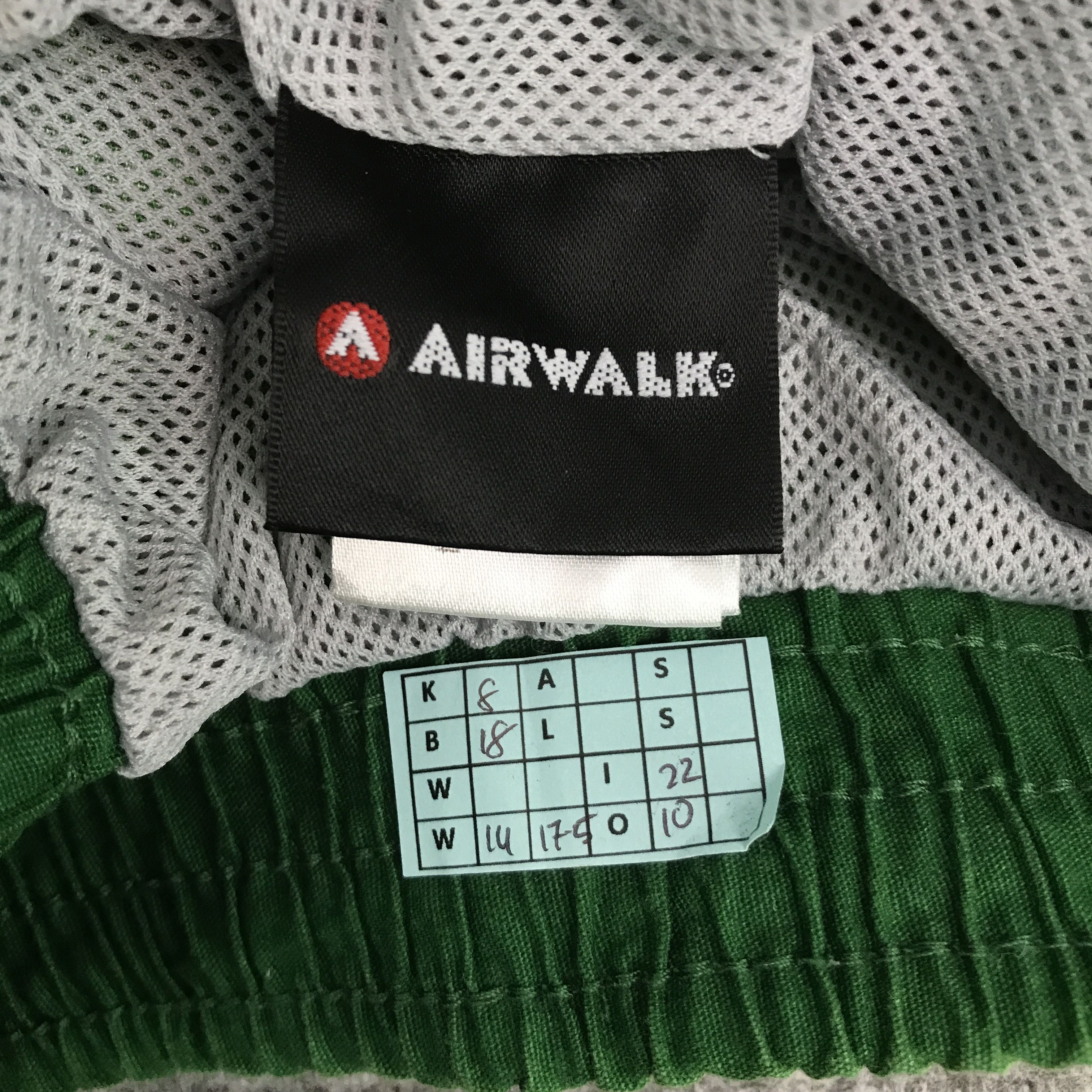 Airwalk AIRWALK GREEN DESIGN DRAGON SHORTS PANTS Size US 30 / EU 46 - 12 Thumbnail