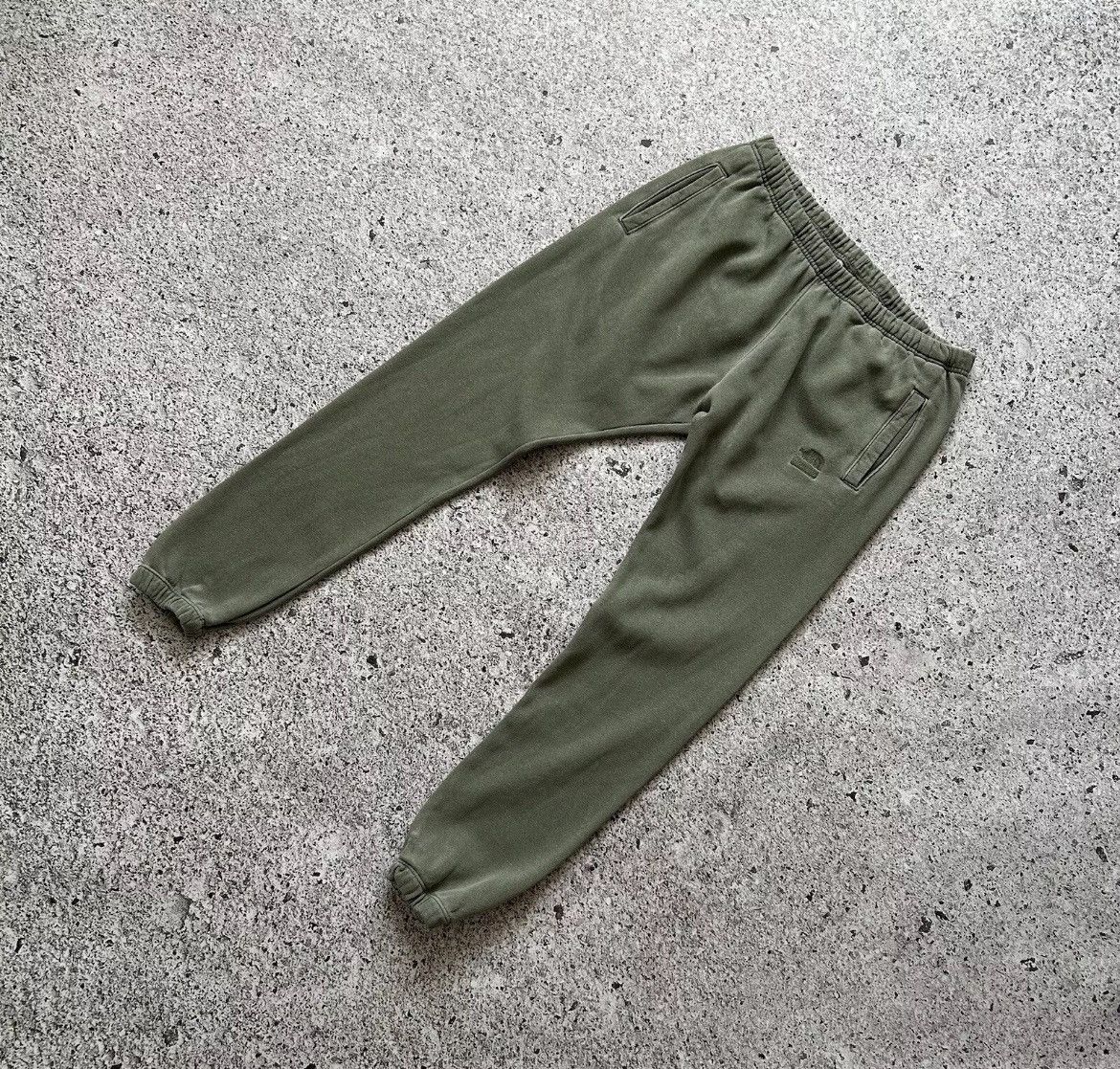 image of Supreme Hype Y2K Fashion Sweatpants in Green, Men's (Size 30)