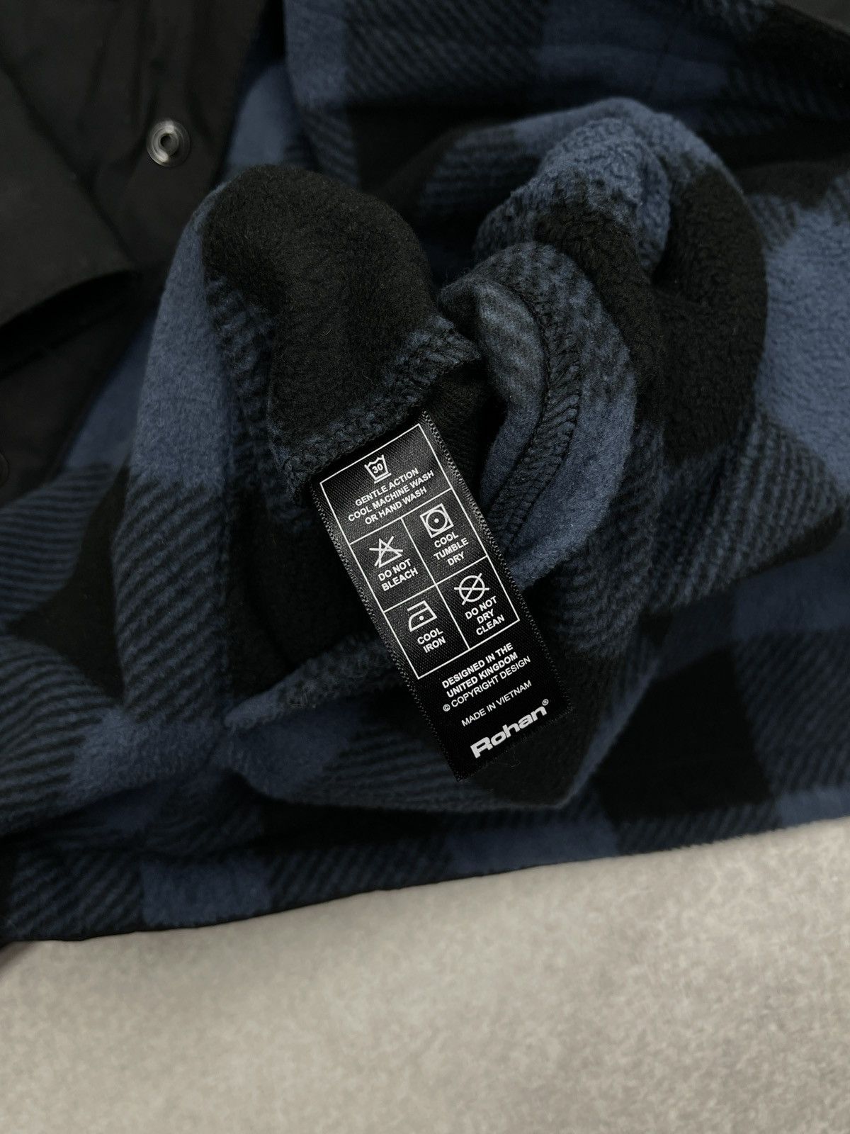 Other Rohan Field Reversible Insulated Jacket Black / Blue Flannel Size US M / EU 48-50 / 2 - 14 Thumbnail