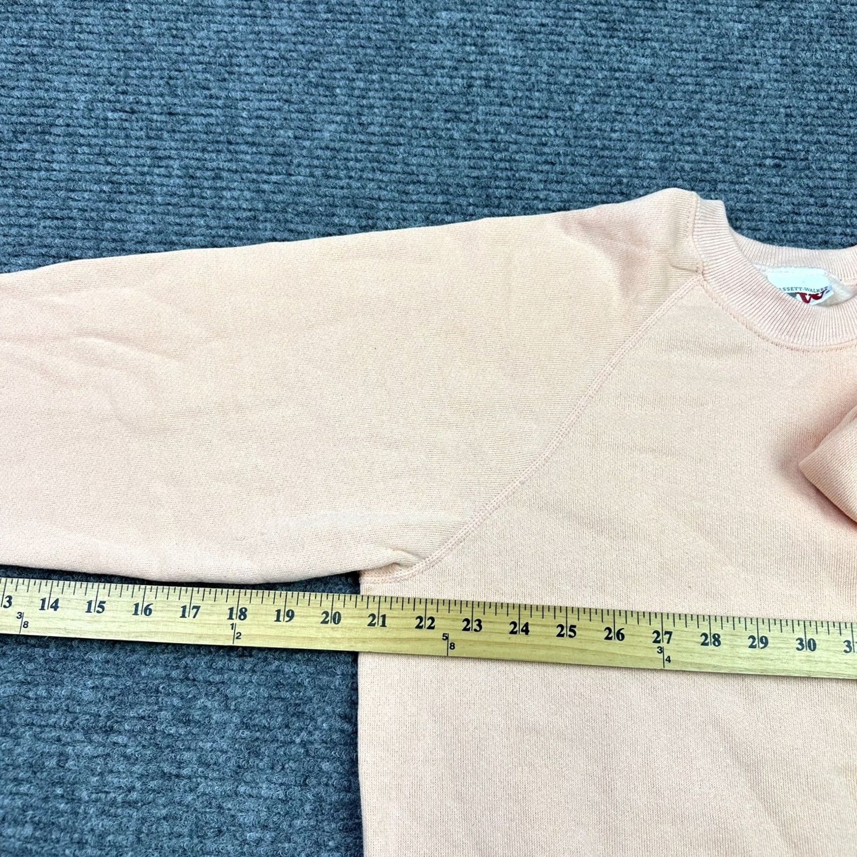 Vintage VINTAGE Bassett Walker Raglan Crewneck Sweatshirt Adult M 50/50 Cotton Polyester Pastel Orange 90s Mens Womens Unisex Sweatshirt Size US M / EU 48-50 / 2 - 6 Thumbnail
