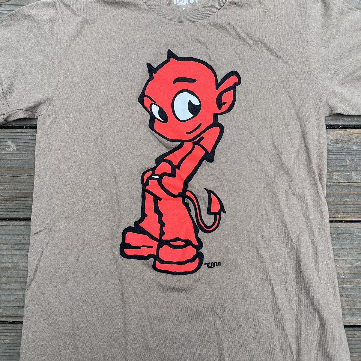 Band Tees Toro y Moi Devil T-shirt Brown Size Small Band Merch Size US S / EU 44-46 / 1 - 2 Thumbnail