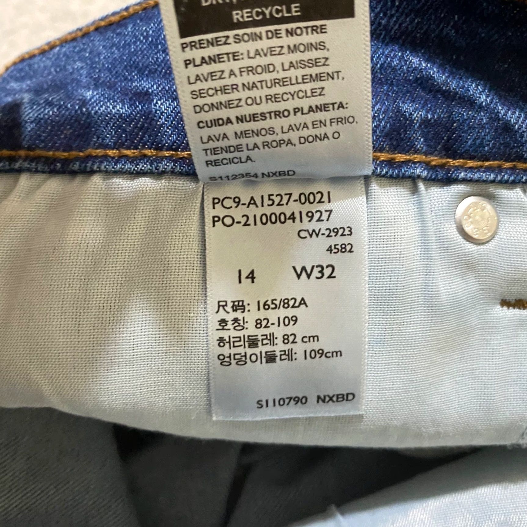 Levi's Levi's Signature Womens 14 Jean Shorts Bermuda Denim Dark Wash High Rise Inseam 5" Blue 5-Pocket Design Casual Travel Jeans Womens" Size 36" / US 14 / IT 50 - 4 Thumbnail