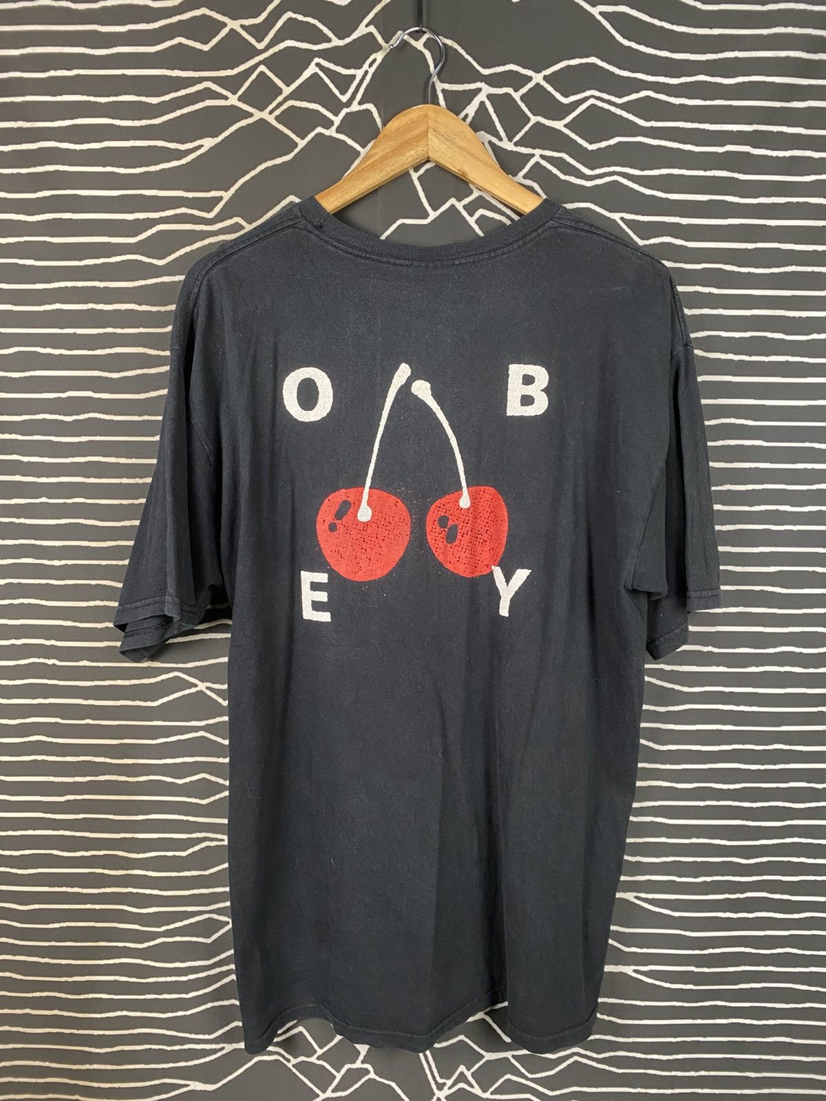 Obey OBEY "Cherry" Graphic T-Shirt Black Size US L / EU 52-54 / 3 - 2 Thumbnail