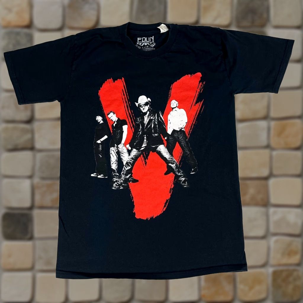 Vintage VINTAGE EDUN U2 Vertigo Tour 2005 T-Shirt Sz M Black Cotton Short Sleeve Crew Neck Unisex Adults Double-Sided Rock Music 2005 Vintage Size US M / EU 48-50 / 2 - 1 Thumbnail
