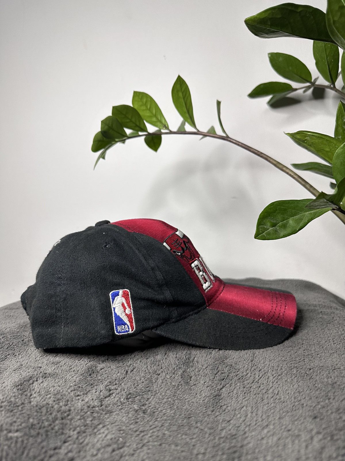 NBA × Sports Specialties NBA Chicago Bulls Vintage Cap Size ONE SIZE - 7 Thumbnail