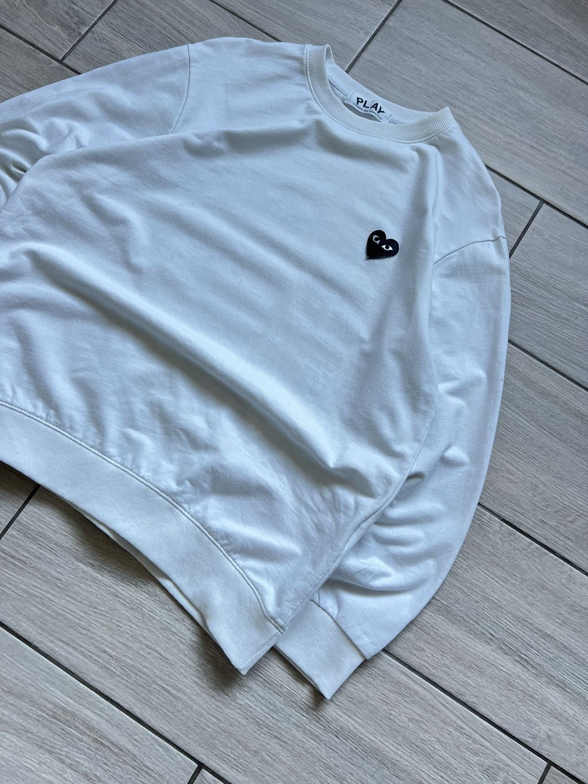 Comme des Garcons Vintage Come des Garcon Play cdg sweatshirt Size US M / EU 48-50 / 2 - 5 Thumbnail
