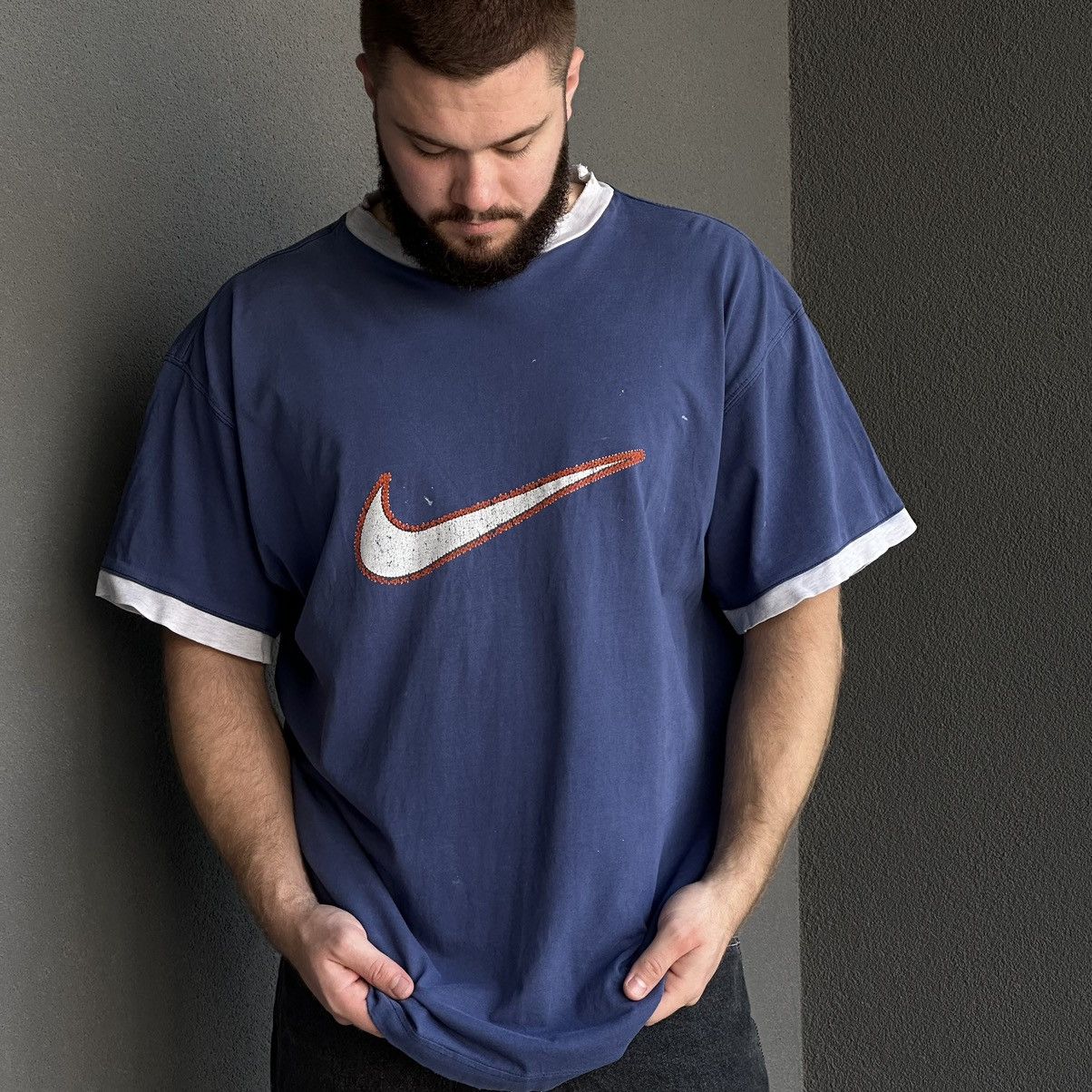 Nike × Vintage Vintage Nike T-shirts Centre Swoosh Ugly Fashion Y2K 00s Size US XXL / EU 58 / 5 - 2 Thumbnail