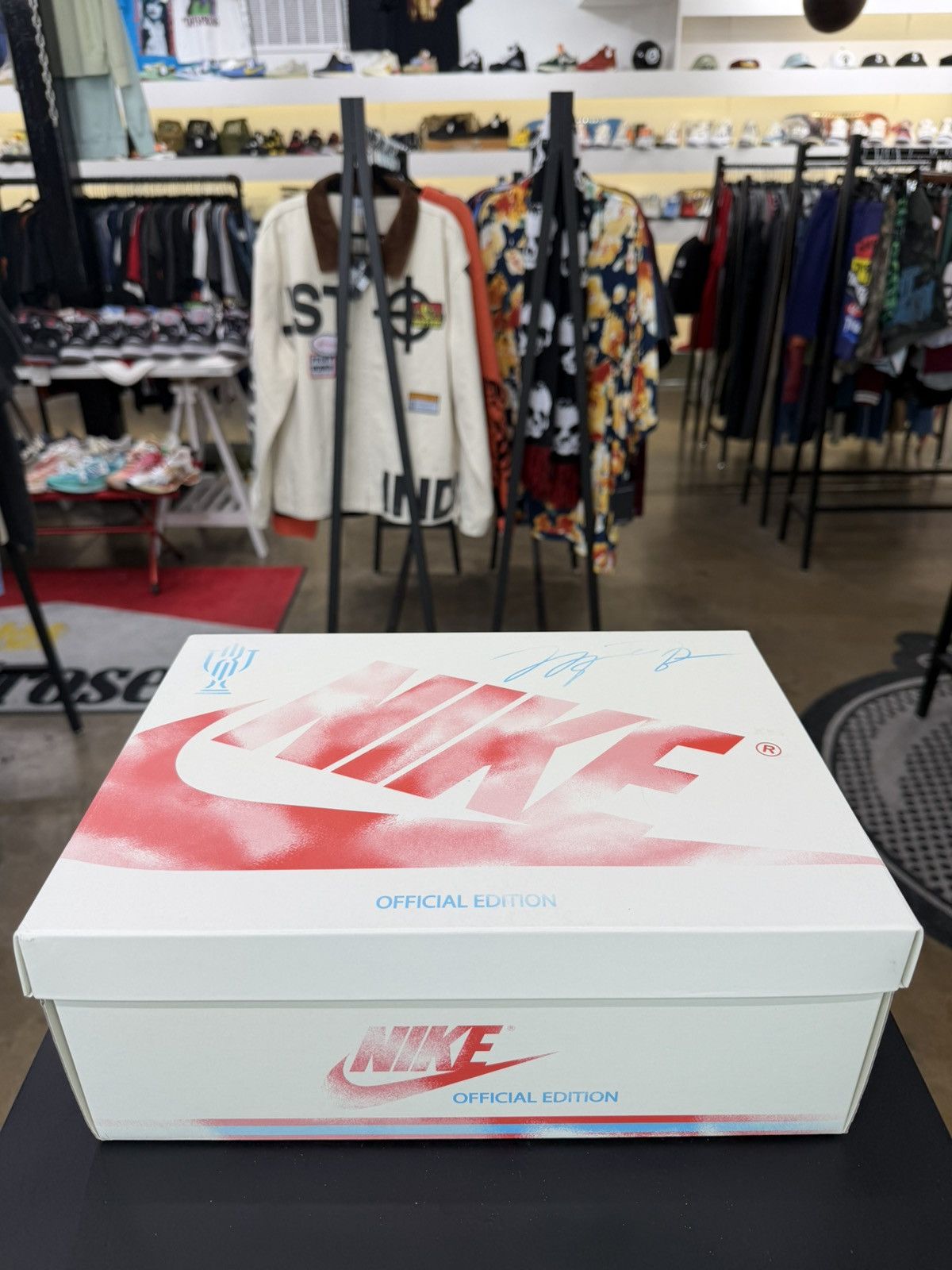 Jordan Brand Air Jordan 1 Low Trophy Room Rookie Card Away Size 8.5(2024) Size US 8.5 / EU 41-42 - 14 Thumbnail
