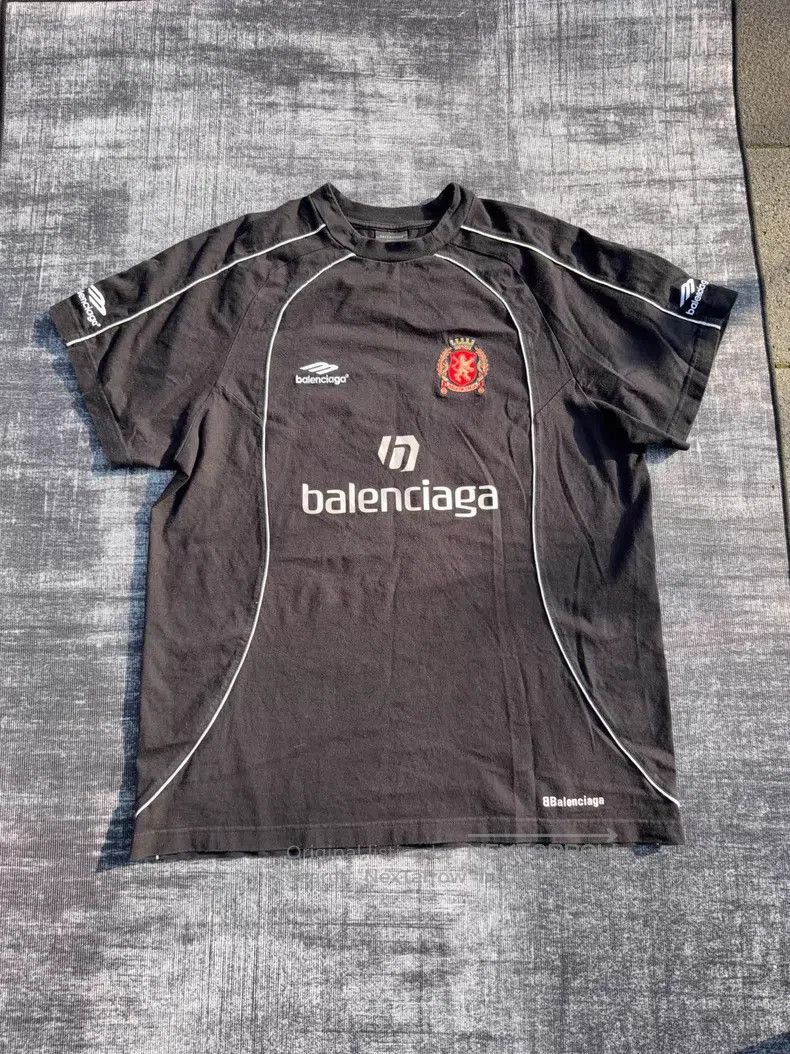 Balenciaga Balenciaga Black Manchester United Short Sleeve Size US S / EU 44-46 / 1 - 1 Thumbnail