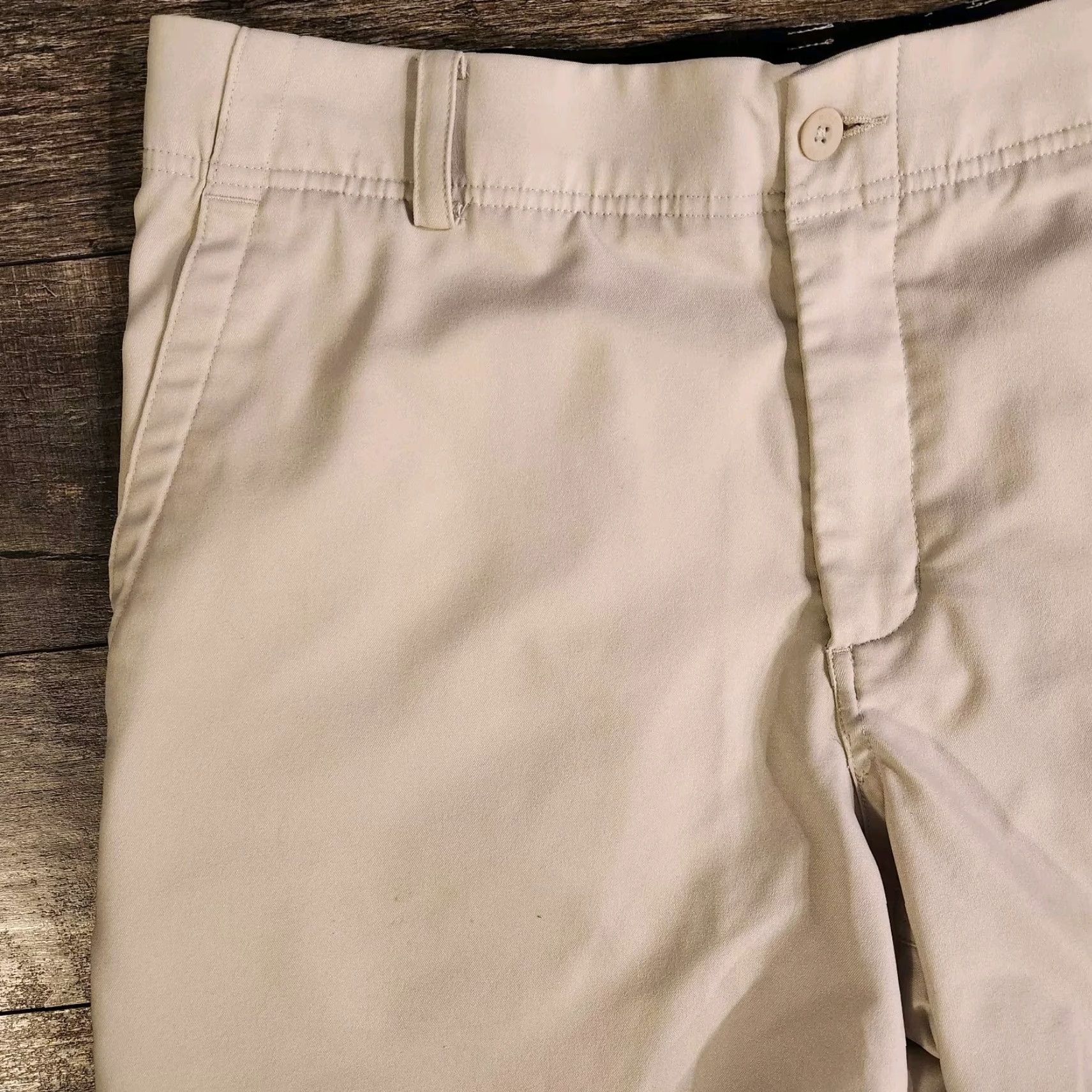 Nike Nike Dri Fit Golf Performance Shorts Men 34 Beige Tan Flat Front Stretch 5-Pocket Logo Zip Pockets Casual Sports Modern Golf Size US 34 / EU 50 - 3 Thumbnail
