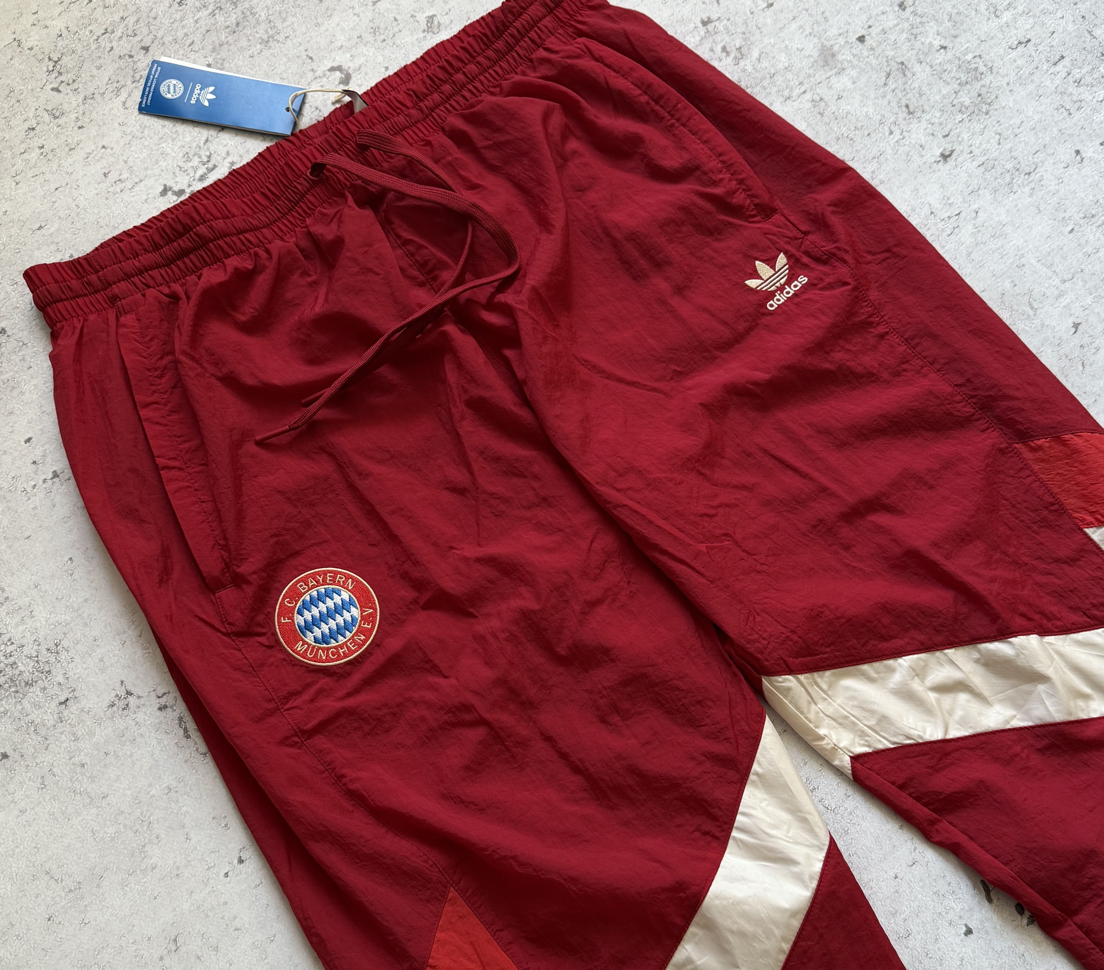 Adidas ADIDAS ORIGINALS X FC BAYERN TRACK PANTS IS6512 SIZE L Size US 30 / EU 46 - 8 Thumbnail