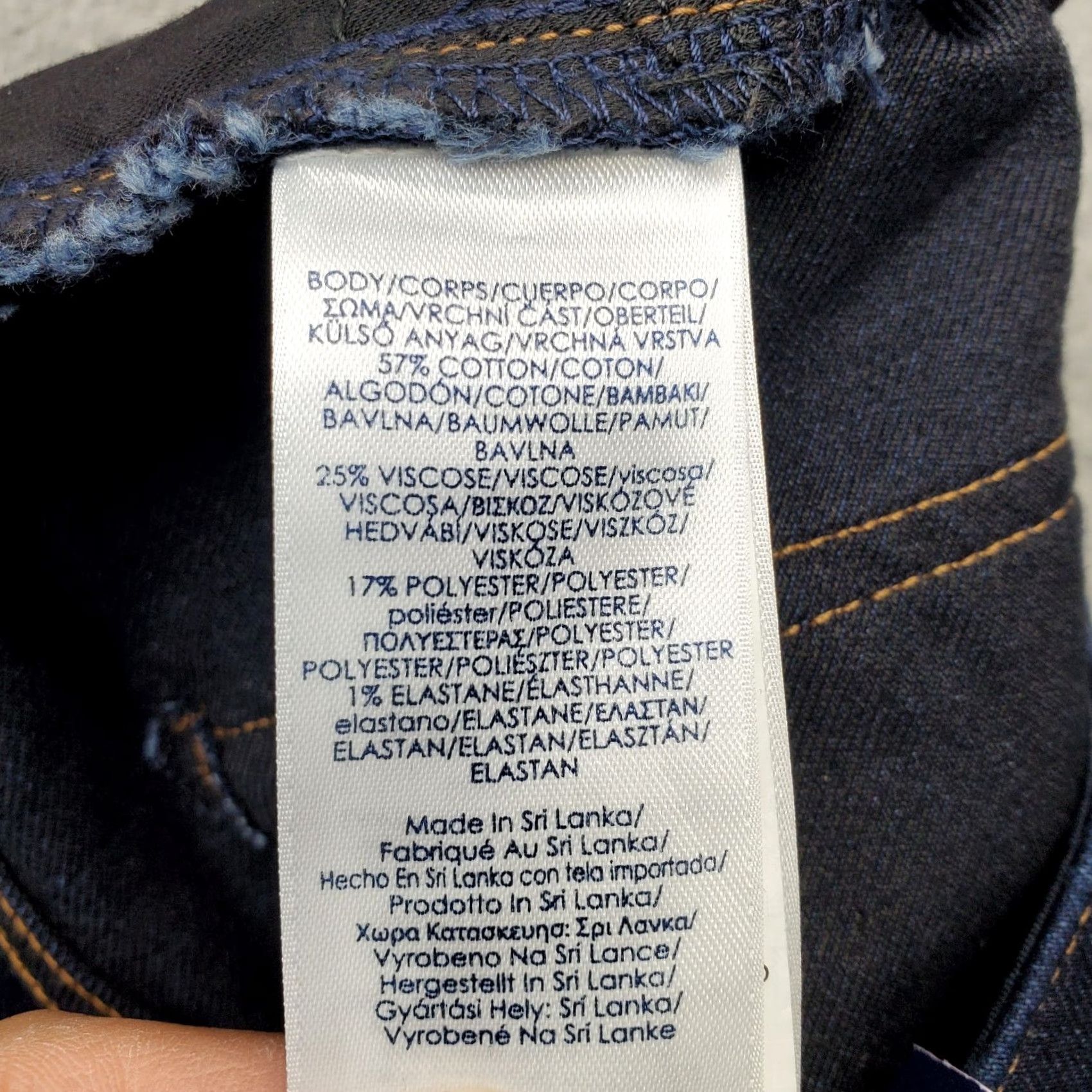 Chaps Chaps Womens 10 Blue Denim Capri Jeans Stretch Comfortable Slim Leg Mid Rise Shirt/Jeans? Size 32" / US 10 / IT 46 - 7 Thumbnail