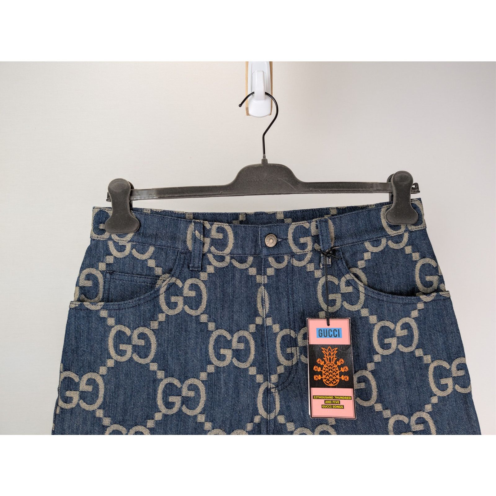 Gucci o1rshd1 Q:2 / GG Logo Pineapple Logo Shorts in Blue Size US 32 / EU 48 - 3 Thumbnail