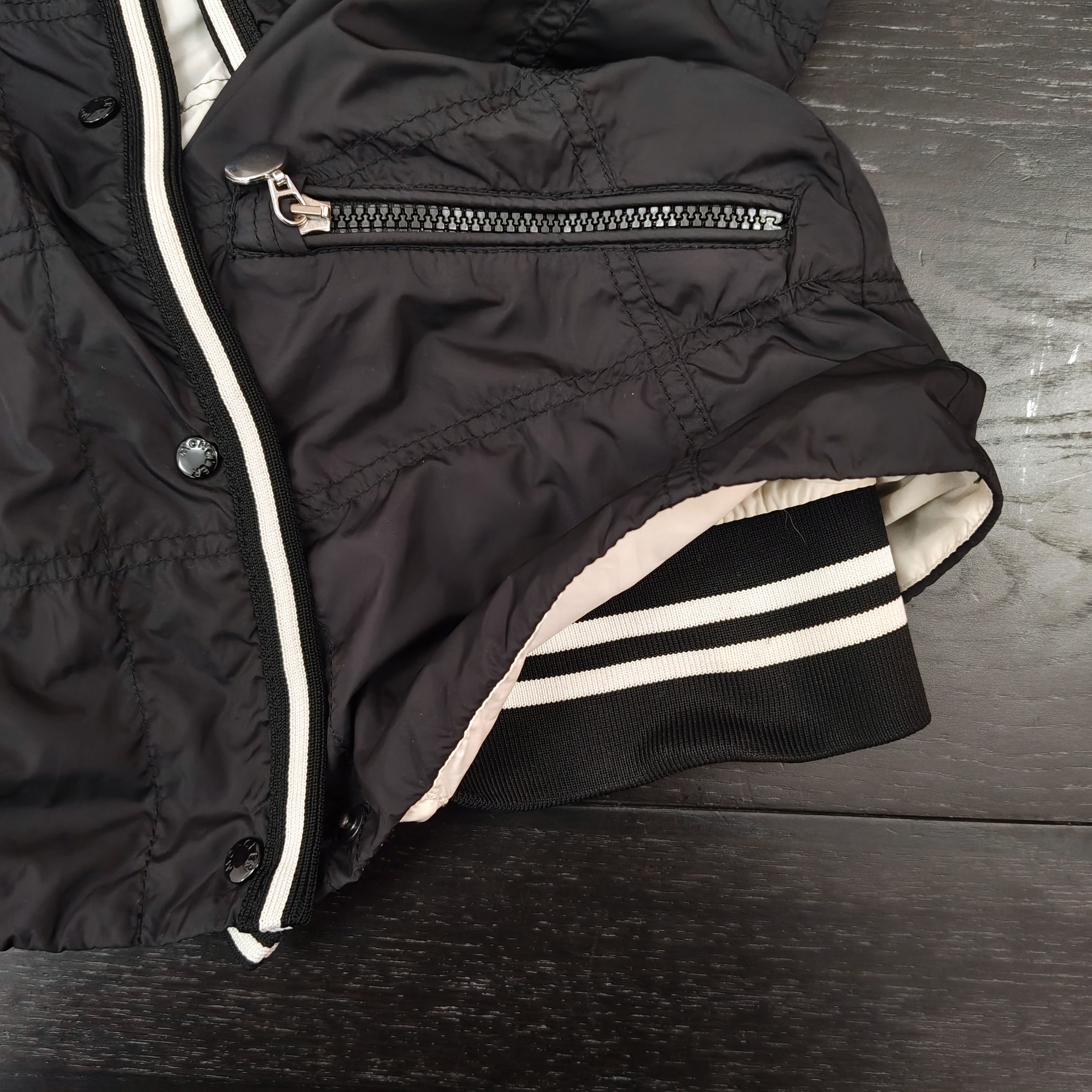 Moncler Moncler vintage women lightweight windbreaker jacket black M Size S / US 4 / IT 40 - 14 Thumbnail