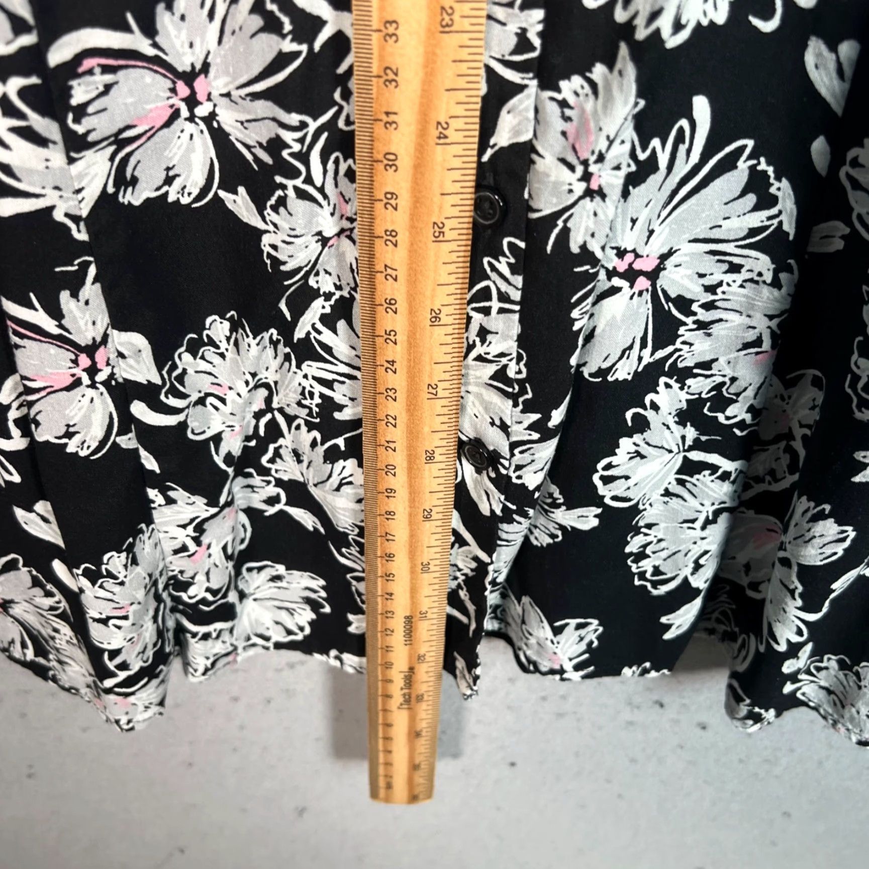 Vintage Gu Uniqlo Womens Dress Floral Black White V-Neck Short Sleeve Nylon Rayon Mini Fit & Flare S Black Womens No, not. (Oops) Size S / US 4 / IT 40 - 5 Thumbnail
