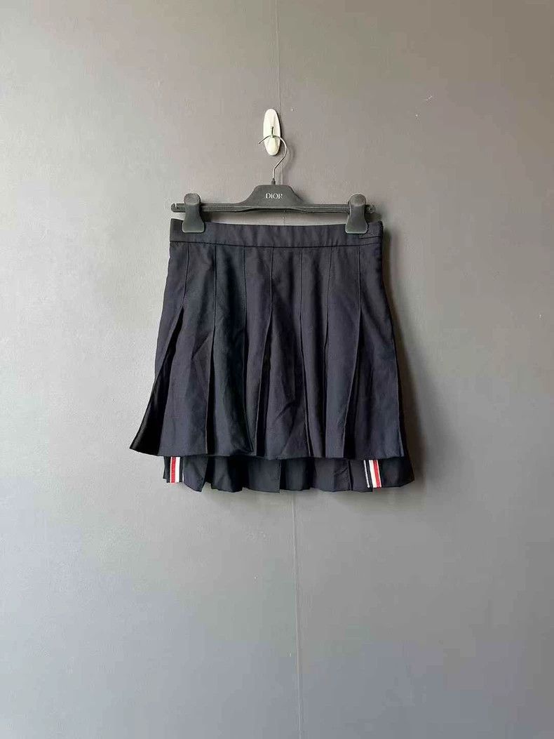 Thom Browne Thom Browne A wool pleated skirt Size 27" / US 4 / IT 40 - 1 Thumbnail