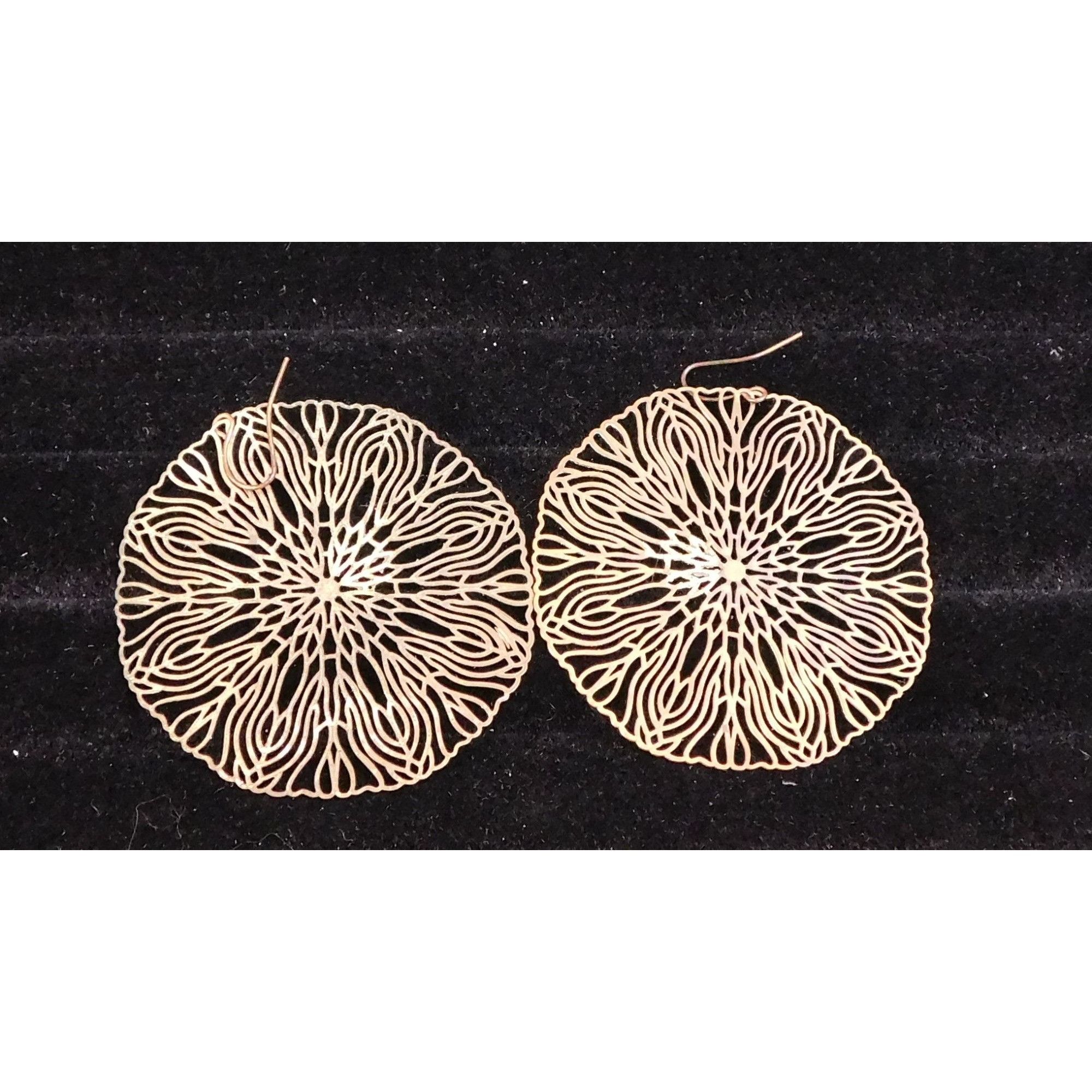Other Floral Filigree Gold Tone Disc Earrings Size ONE SIZE - 3 Thumbnail