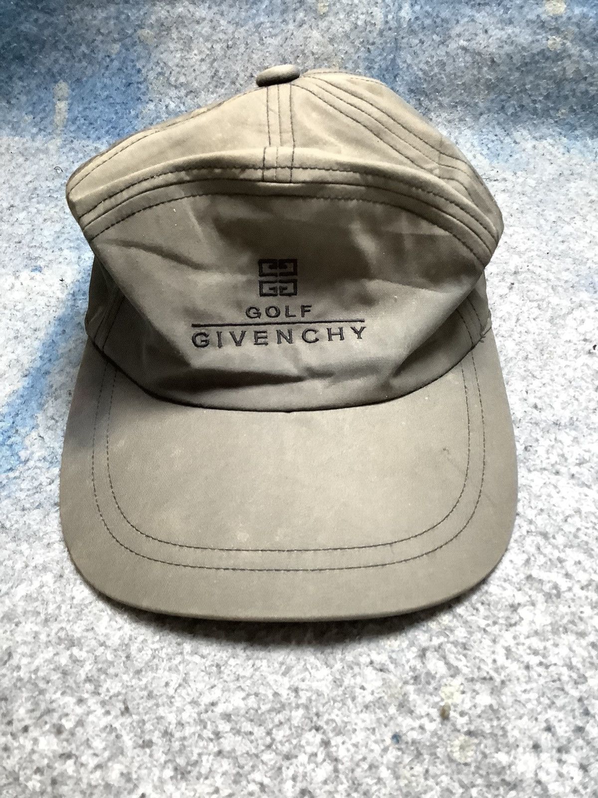 Givenchy Sunfaded Givency Golf Hat Size ONE SIZE - 1 Thumbnail