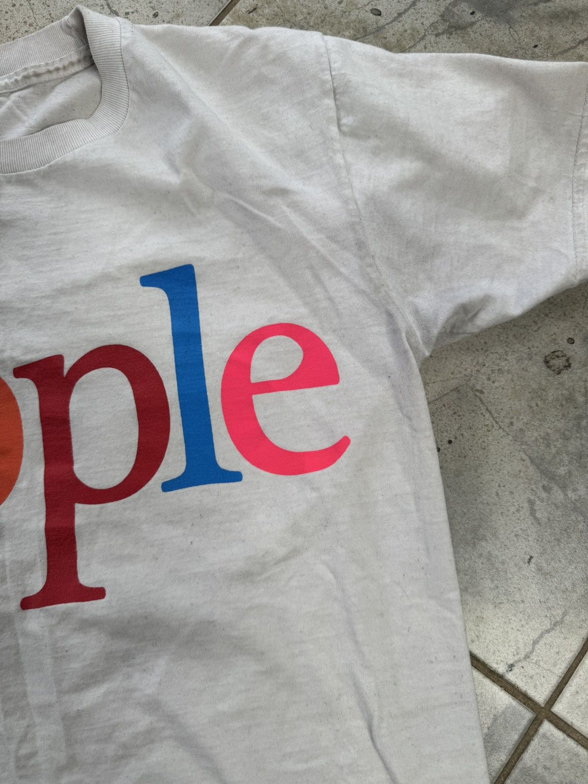 Apple Apple Tshirt Size US L / EU 52-54 / 3 - 5 Thumbnail