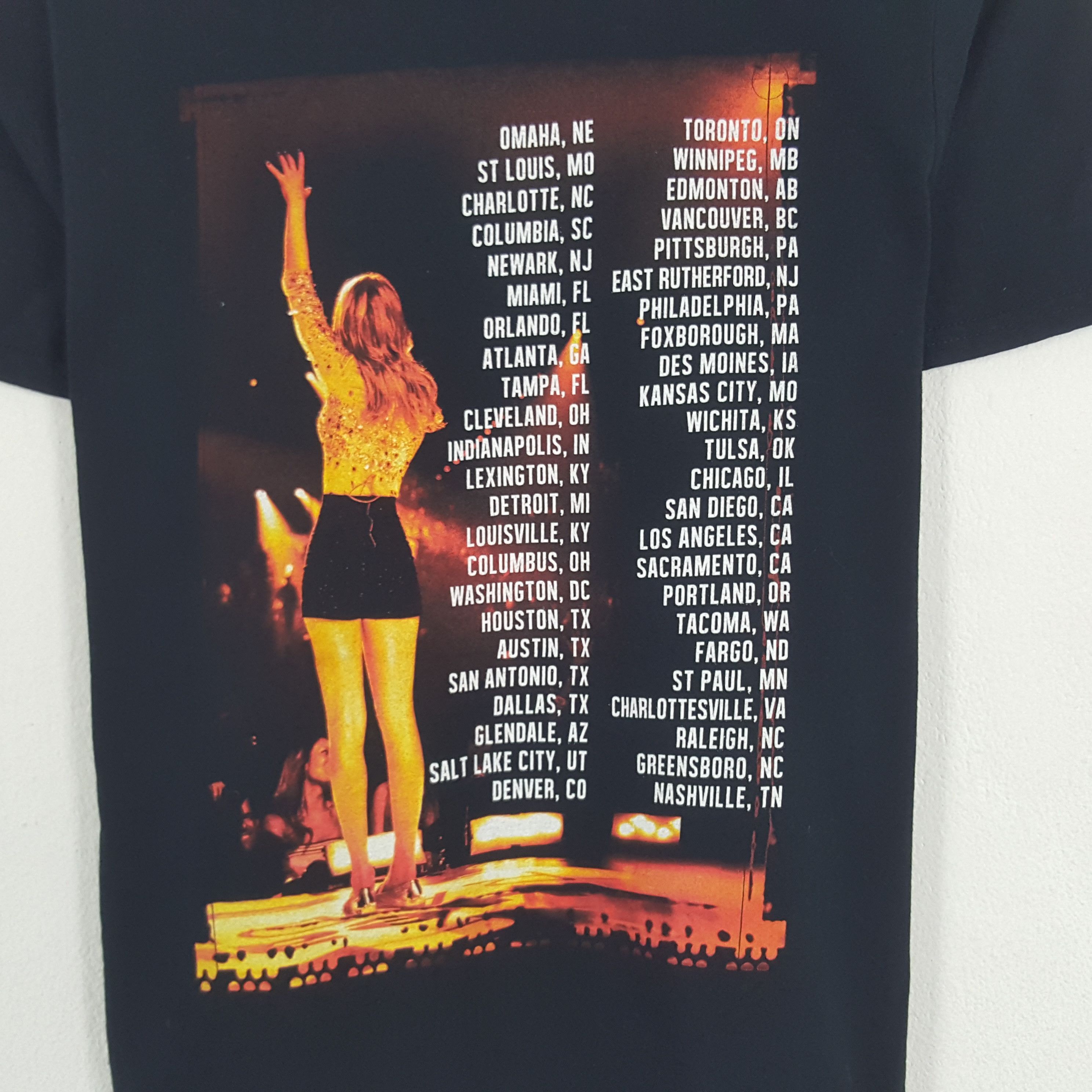 Band Tees × Vintage Vintage Taylor Swift Red Tour Tshirt Size US S / EU 44-46 / 1 - 4 Thumbnail