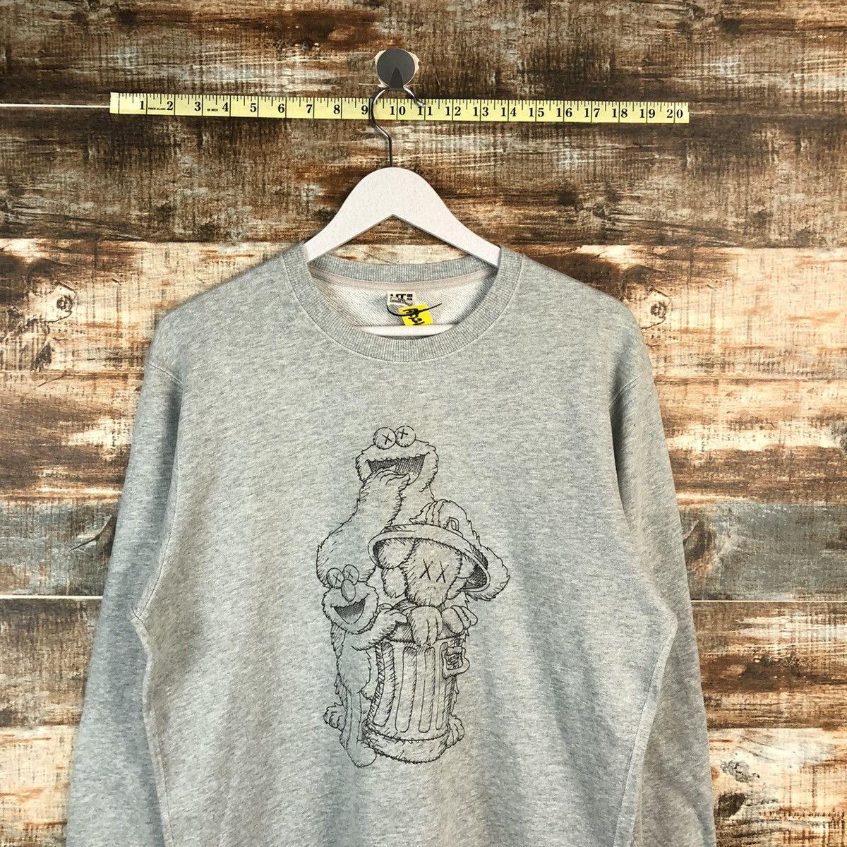 Kaws × Uniqlo Uniqlo X Kaws Sesame Street Grey Sweatshirt #A2221 Size US M / EU 48-50 / 2 - 2 Thumbnail