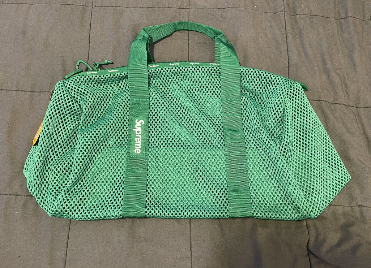 Supreme 刻ん Mesh Duffle Bag 