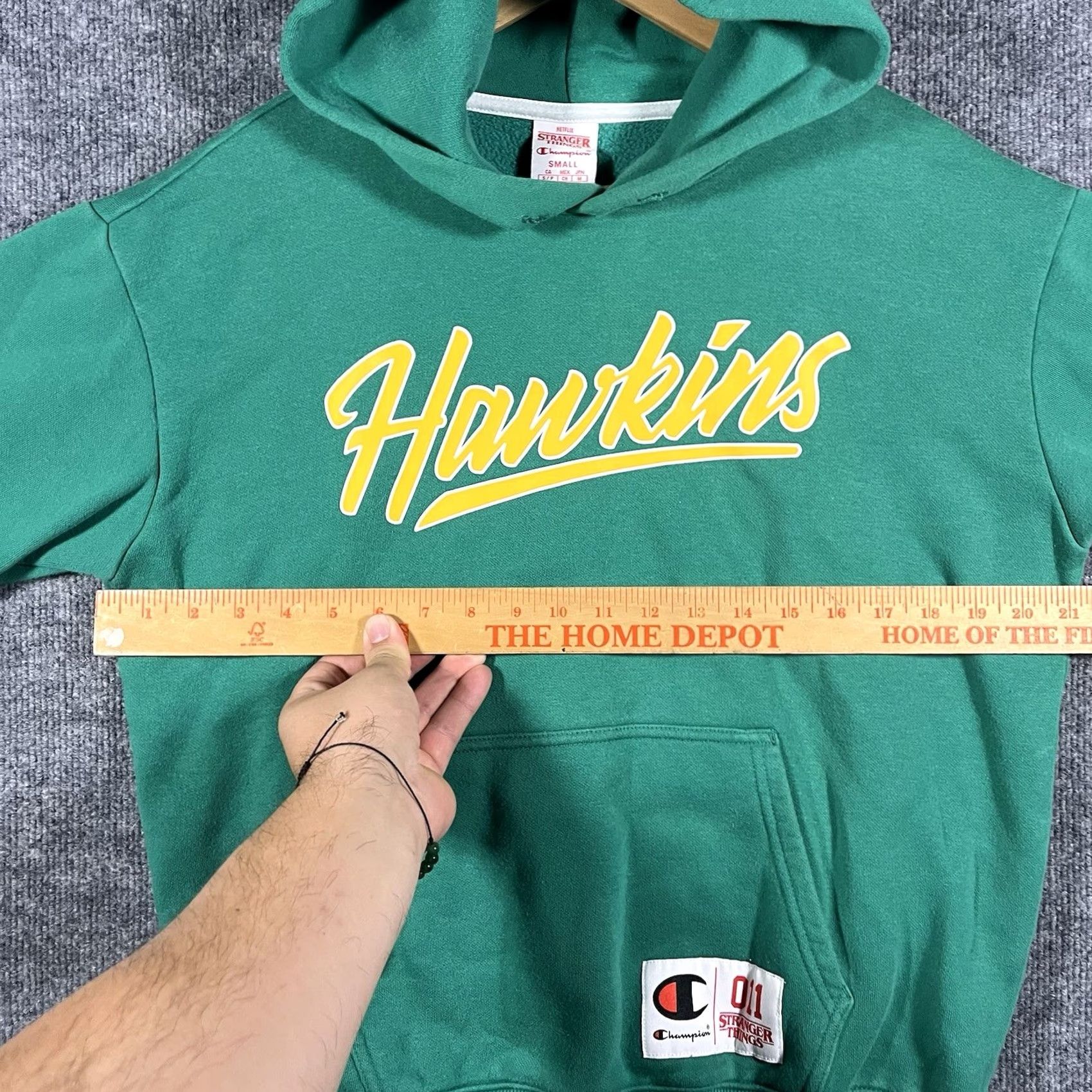 Champion Champion Stranger Things Hawkins High Hoodie Adult S Green Graphic Pullover Hooded Pockets 80s TV Size US S / EU 44-46 / 1 - 5 Thumbnail
