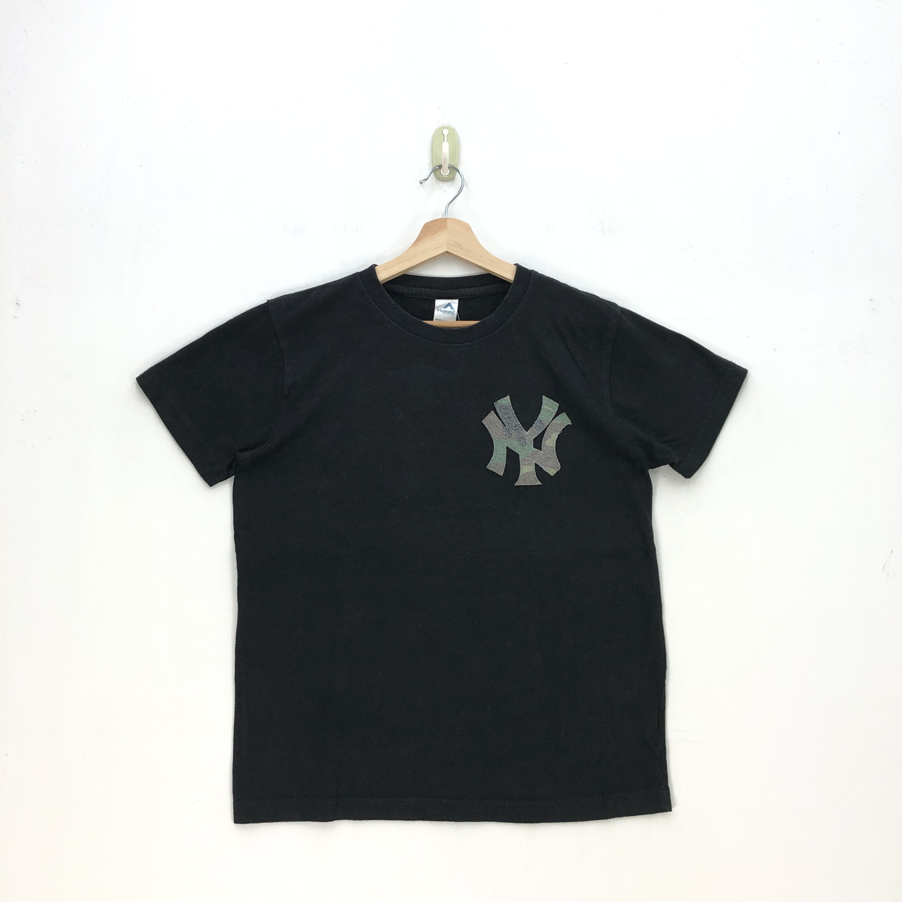 Majestic Vintage Majestic T Shirt MLB NBA New York Yankees Tees Size US L / EU 52-54 / 3 - 1 Thumbnail