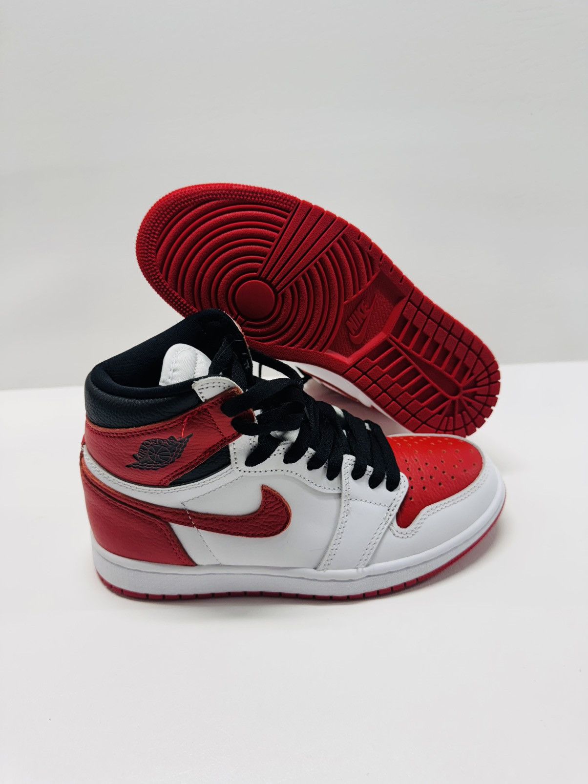 Jordan Brand Air Jordan 1 High OG White/University Red-Black Size US 5 / EU 37 - 1 Thumbnail