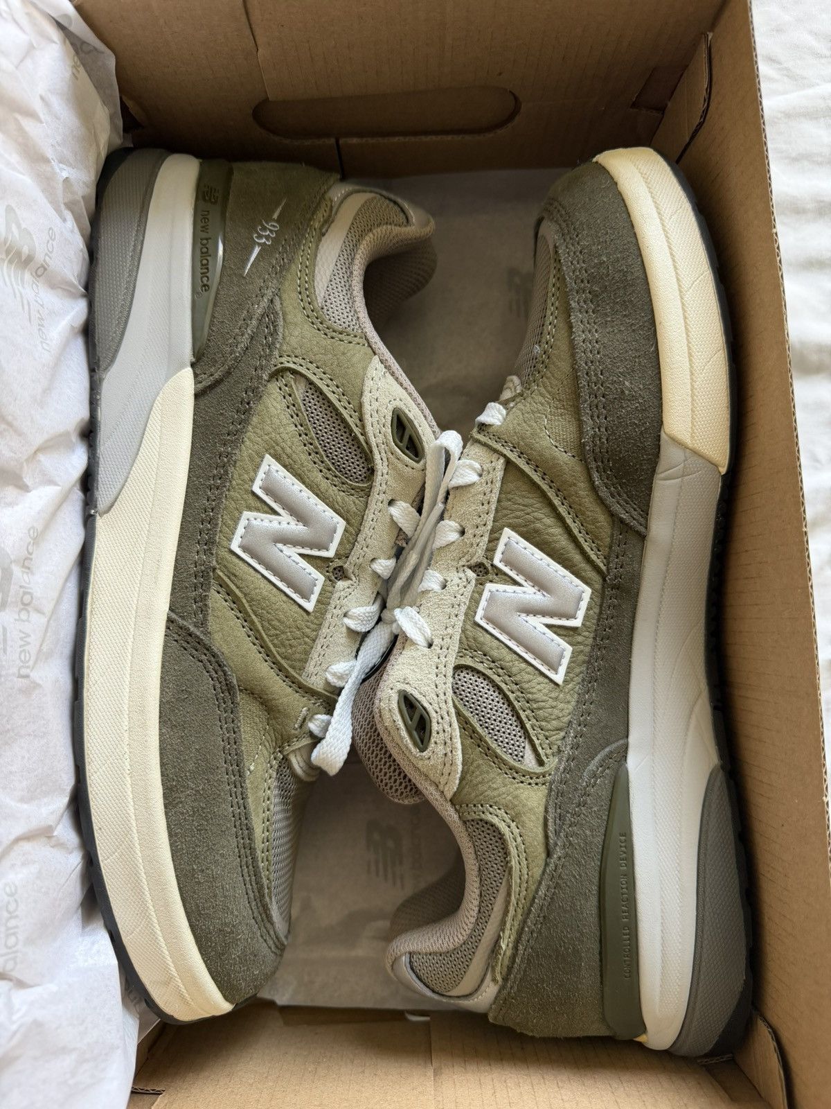 New Balance New Balance 933 Andrew Reynolds gently used 9.5 Size US 9.5 / EU 42-43 - 3 Thumbnail