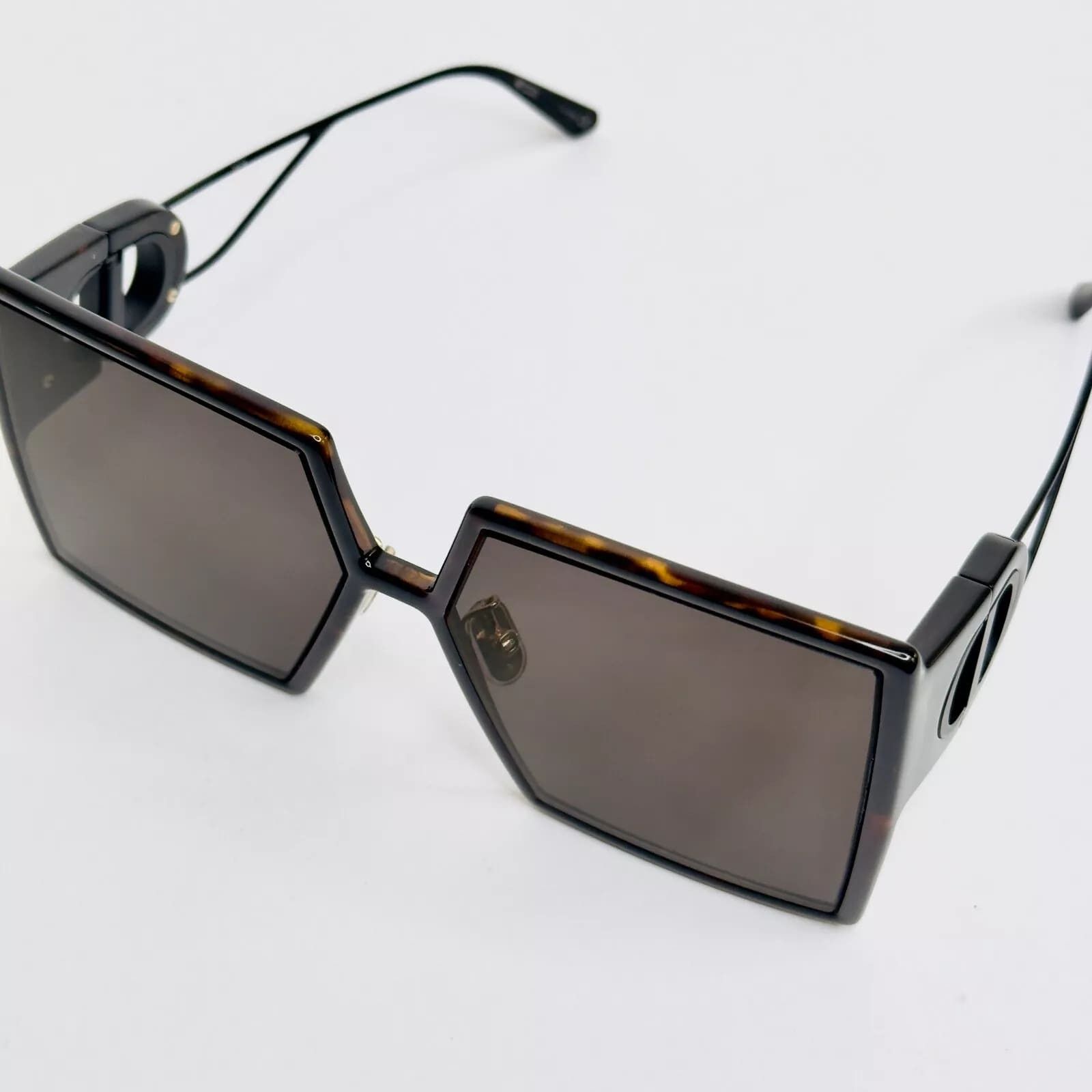 CHRISTIAN DIOR MONTAIGNE 30Montaigne SU Sunglass CD40030U