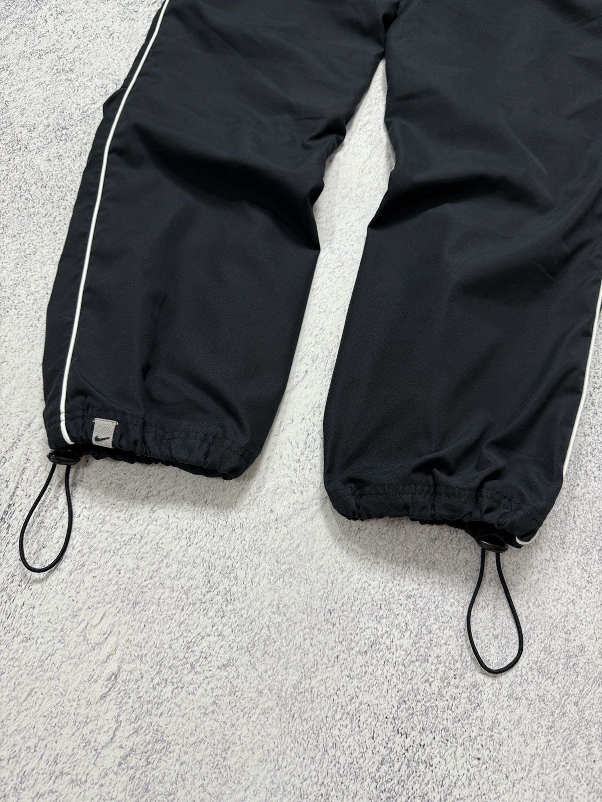 Nike OOs Nike Vintage Nylon Baggy Swoosh Parachute Track Pants Size US 32 / EU 48 - 11 Thumbnail