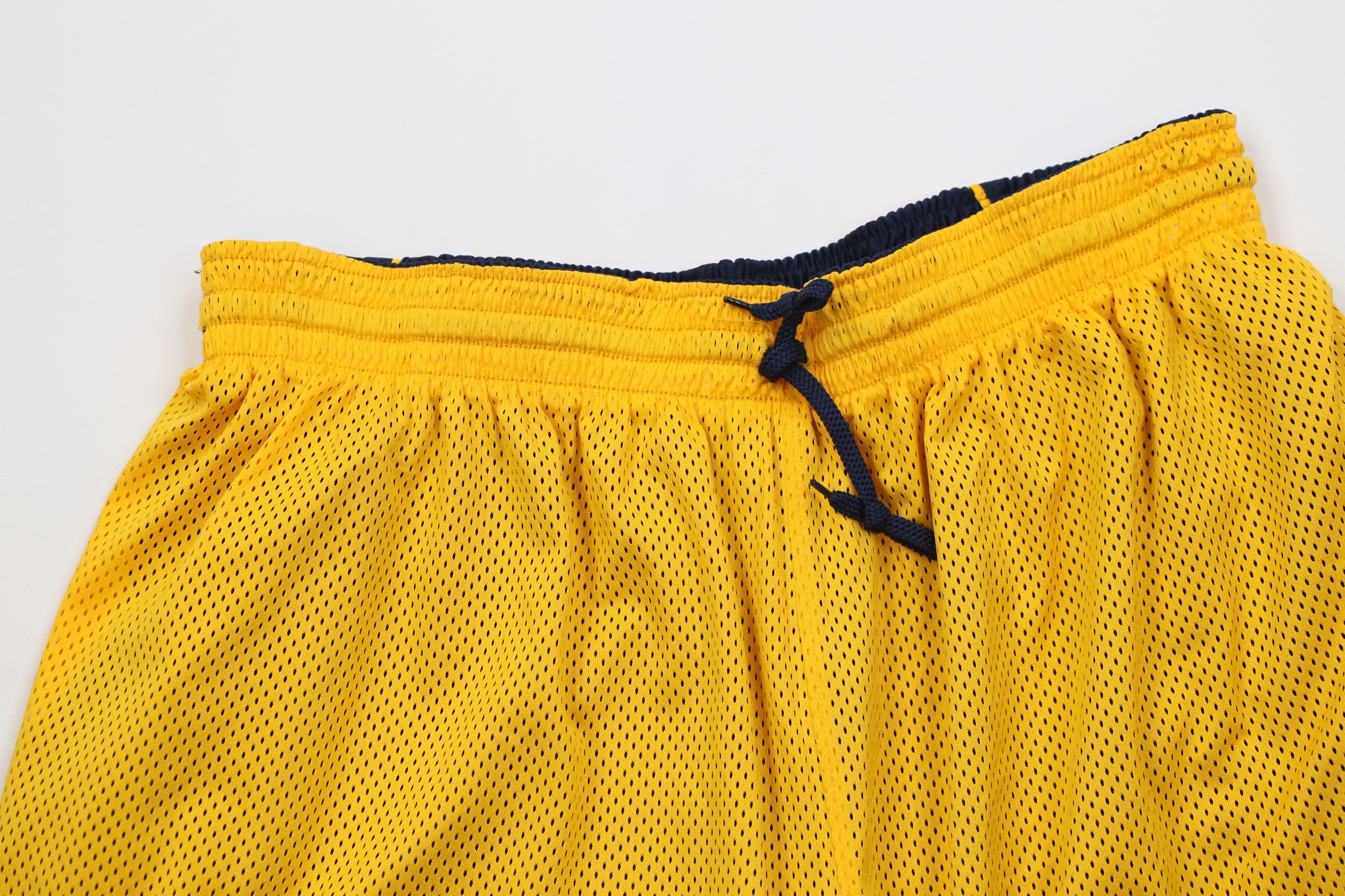 Nike Vintage Nike Reversible University of California Shorts Size US 38 / EU 54 - 11 Thumbnail