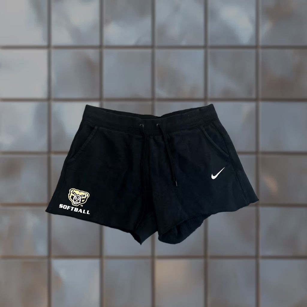 Nike Nike Cropped Pants Shorts Women’s Size M Medium Black Athletic Embroidered Size 32" / US 10 / IT 46 - 1 Thumbnail