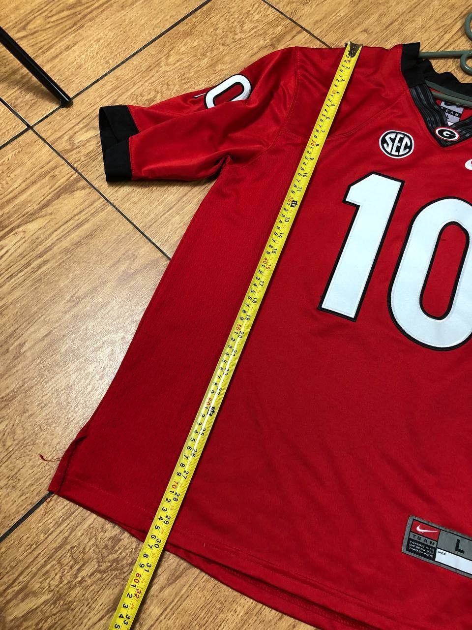 Nike Sportwear Jerseys Nike logo red #10 T-Shirt Y2K Vintage Size US L / EU 52-54 / 3 - 10 Thumbnail