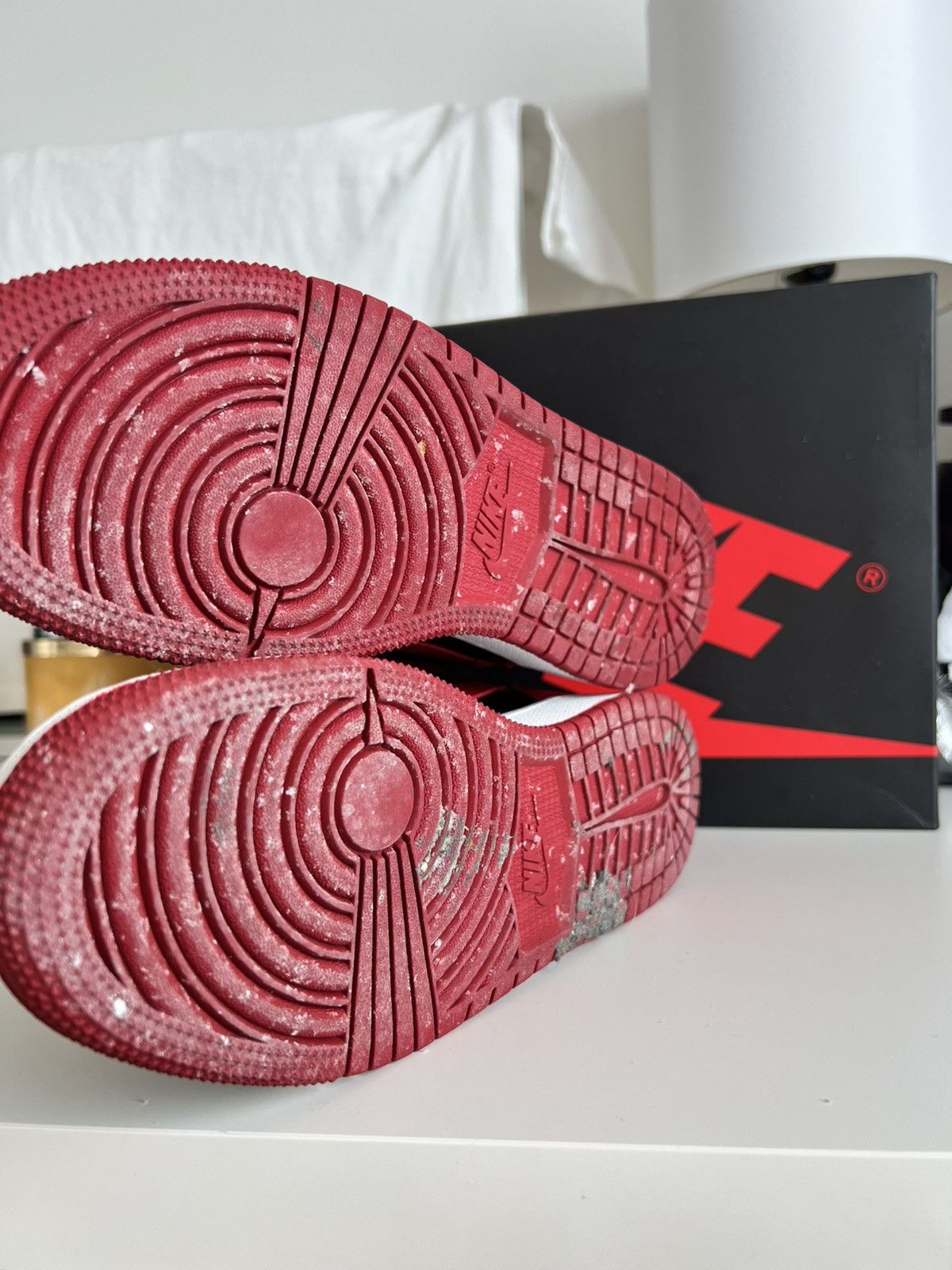Jordan Brand × Nike 2020 Air Jordan 1 Mid GS 'Banned' Size US 5.5 / EU 38 - 7 Thumbnail