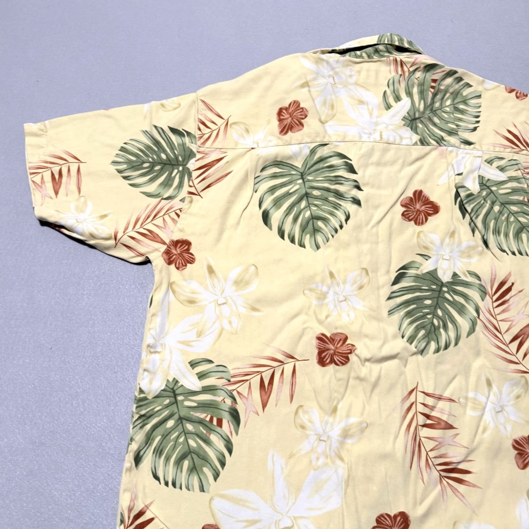 Tommy Bahama VINTAGE Tommy Bahama Shirt Men Yellow 100% Silk Floral Hawaiian Small Yellow Floral Shirt Men Small Silk Hawaiian Size US S / EU 44-46 / 1 - 7 Thumbnail