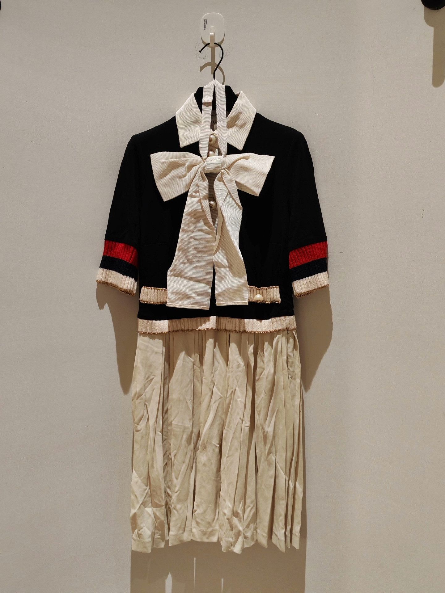 Gucci Gucci Pearl Button Dress Italy Made Size M / US 6-8 / IT 42-44 - 1 Thumbnail