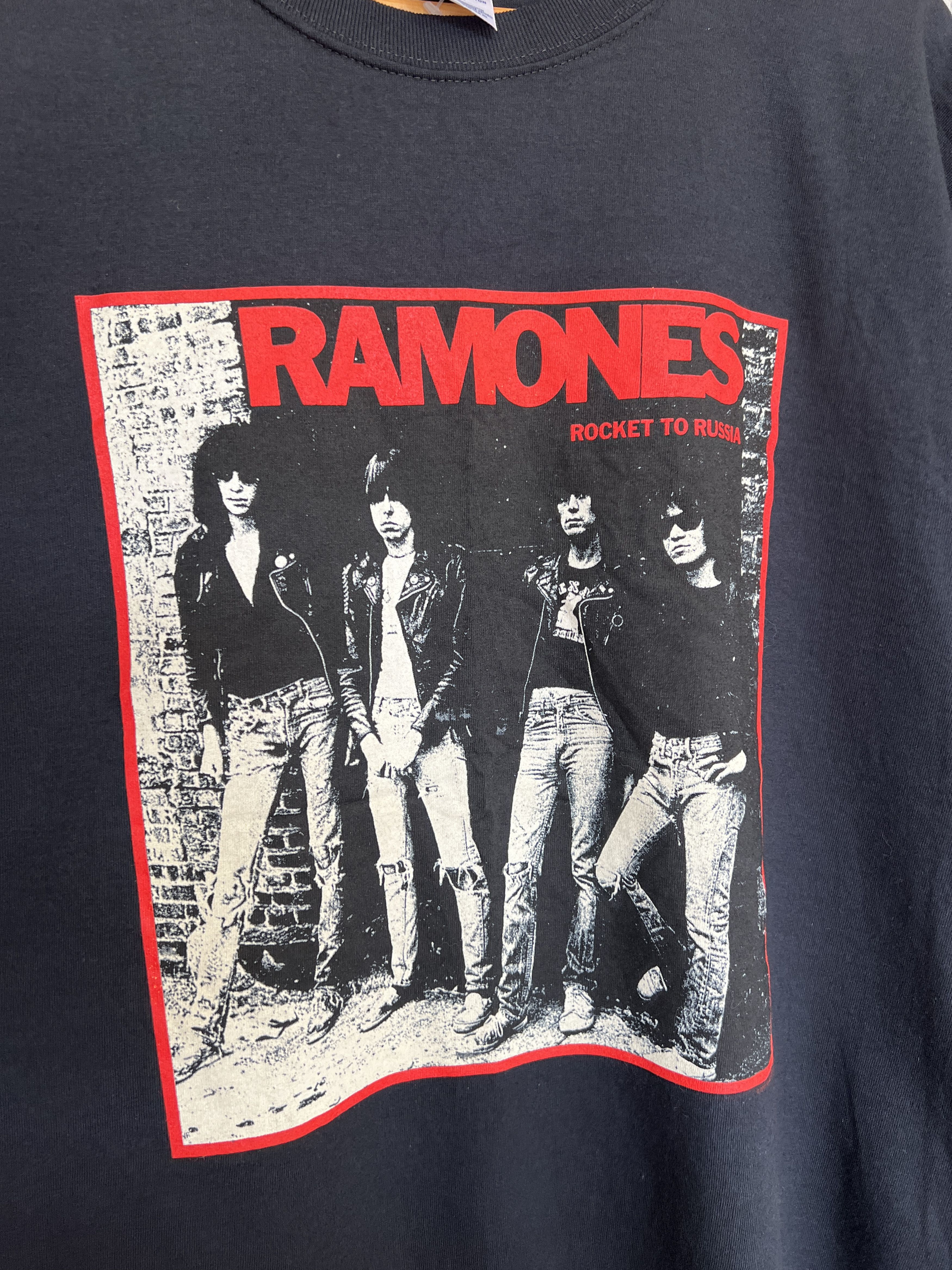Band Tees Vintage 2007 Ramones Rockets To russia Rock Band T-shirt Size US L / EU 52-54 / 3 - 4 Thumbnail